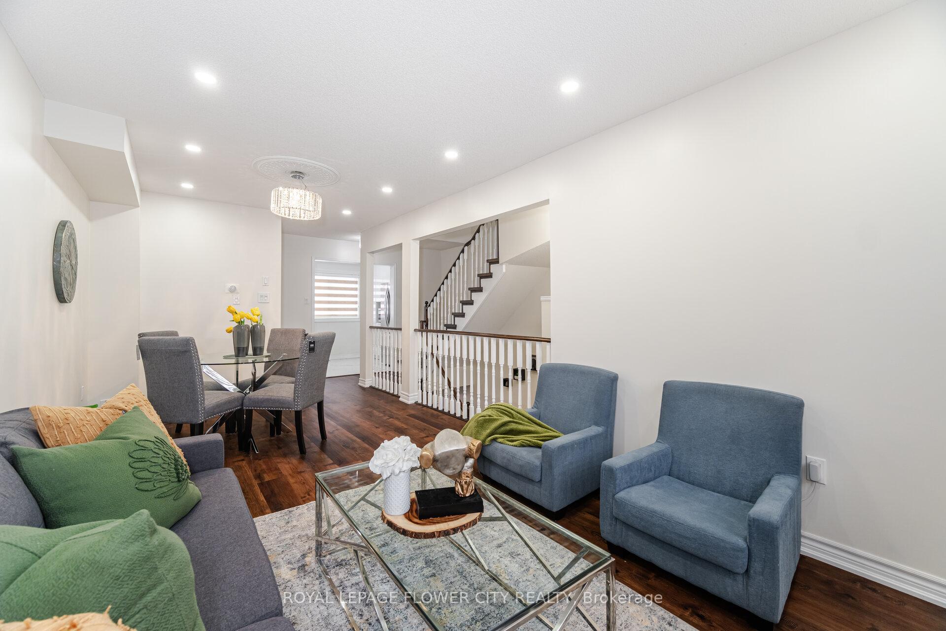 Photo 31 of 97 Lucena Crescent, Vaughan, Maple — HOMEH