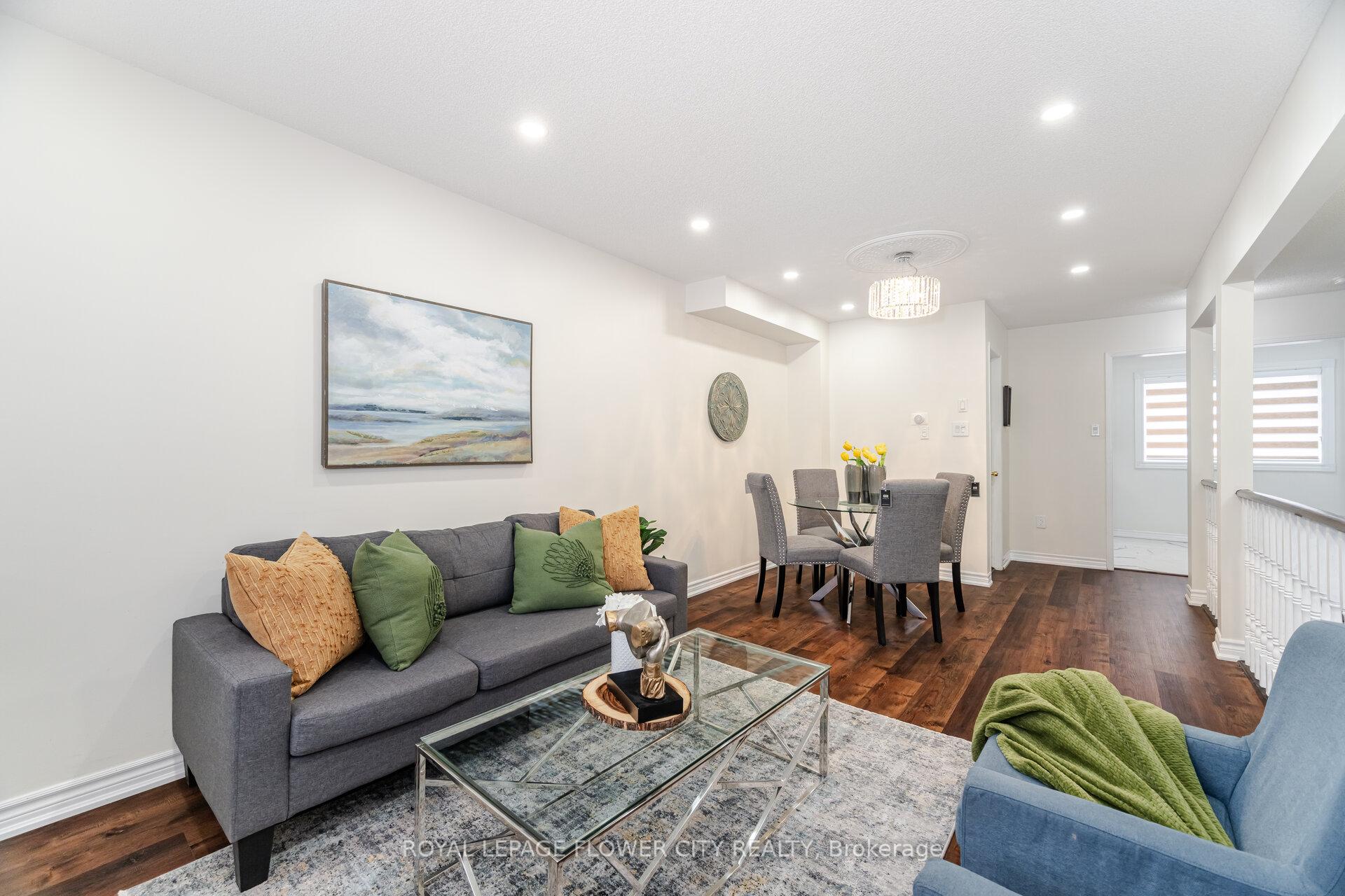 Photo 33 of 97 Lucena Crescent, Vaughan, Maple — HOMEH