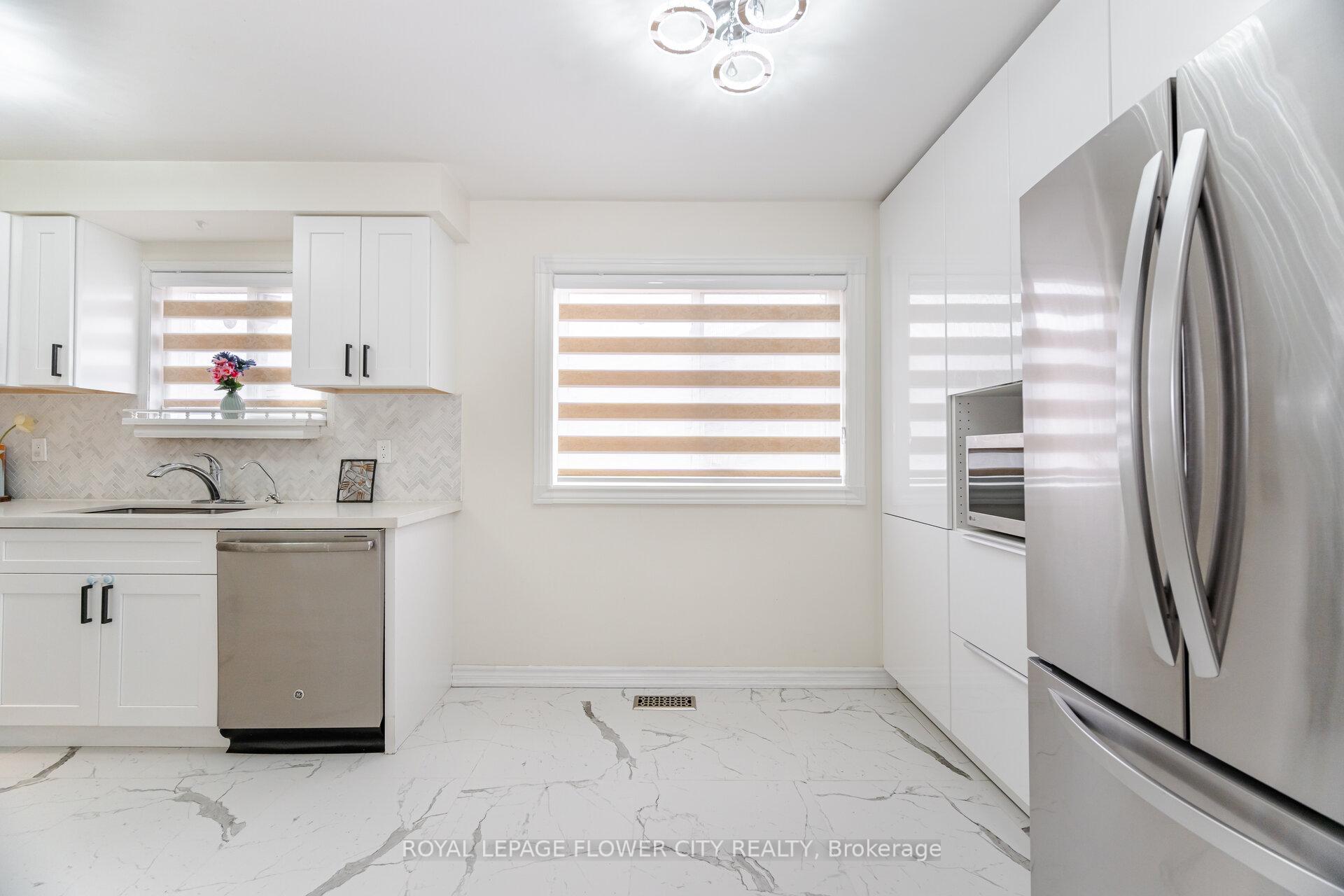 Photo 36 of 97 Lucena Crescent, Vaughan, Maple — HOMEH