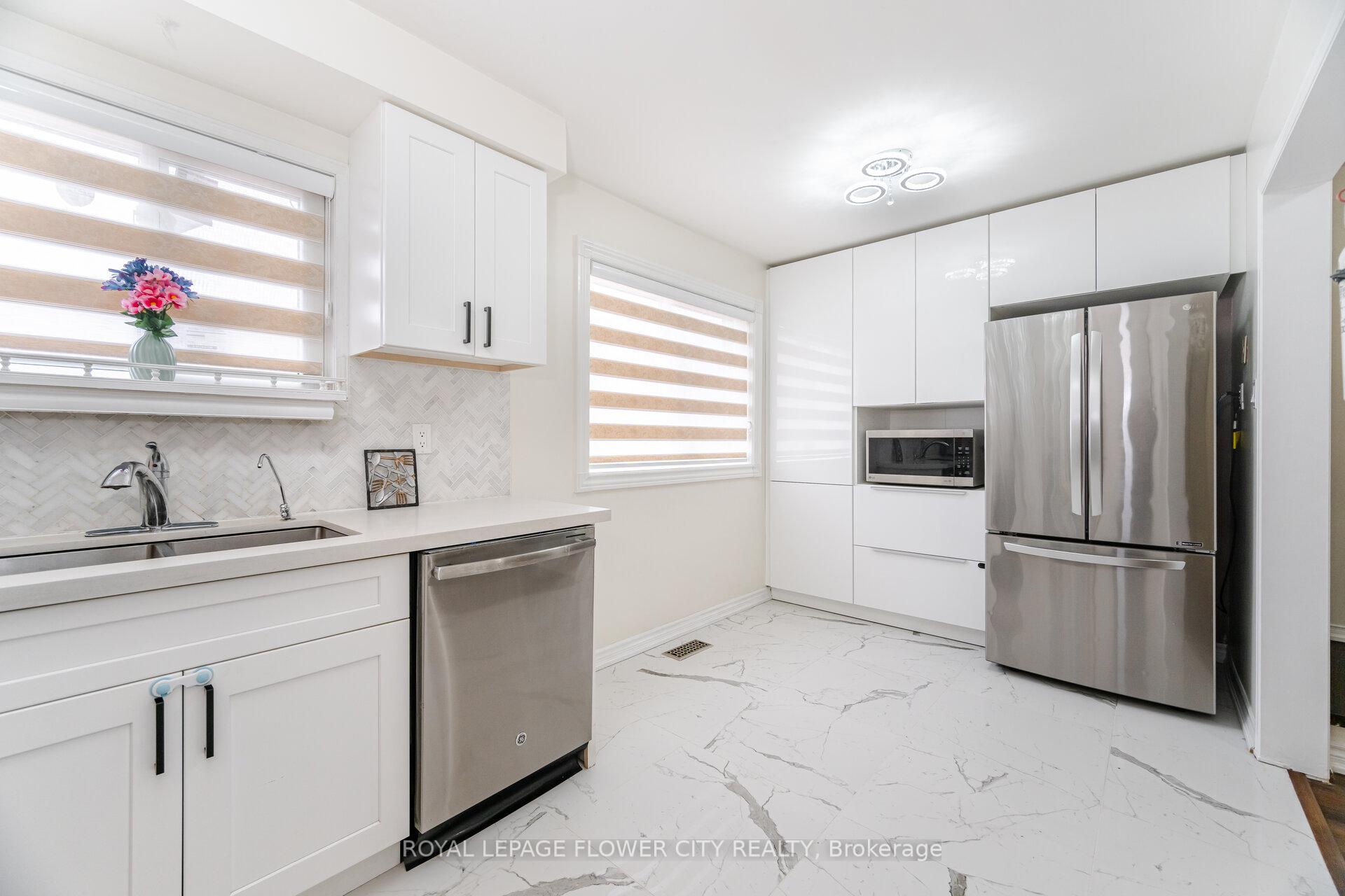 Photo 39 of 97 Lucena Crescent, Vaughan, Maple — HOMEH