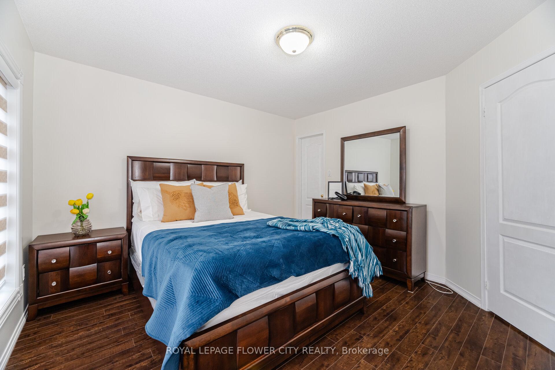 Photo 63 of 97 Lucena Crescent, Vaughan, Maple — HOMEH