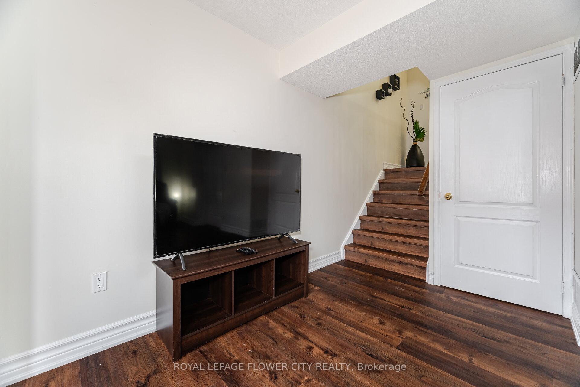 Photo 73 of 97 Lucena Crescent, Vaughan, Maple — HOMEH