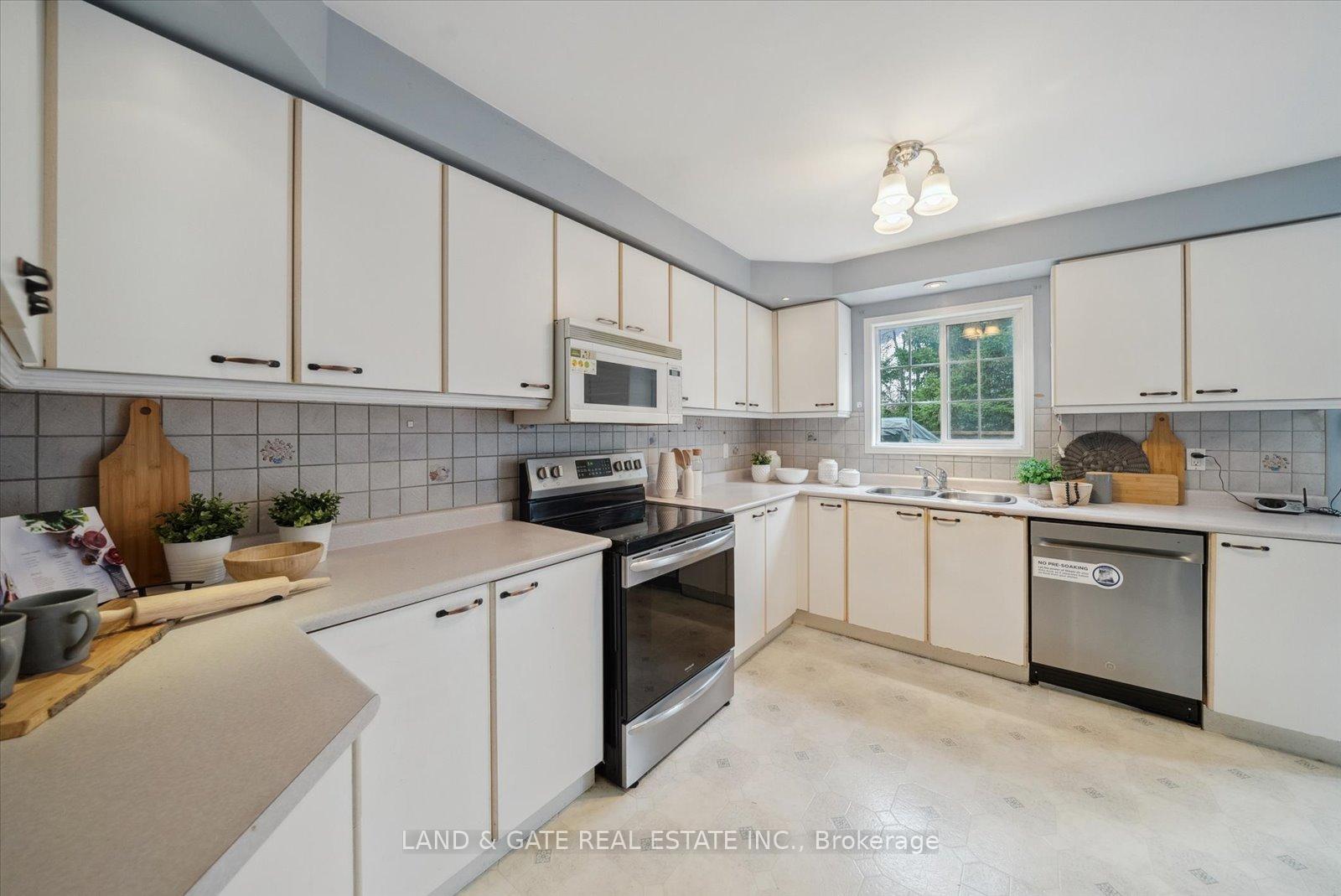 Photo 9 of 144 Smales Drive, Ajax, Central — HOMEH
