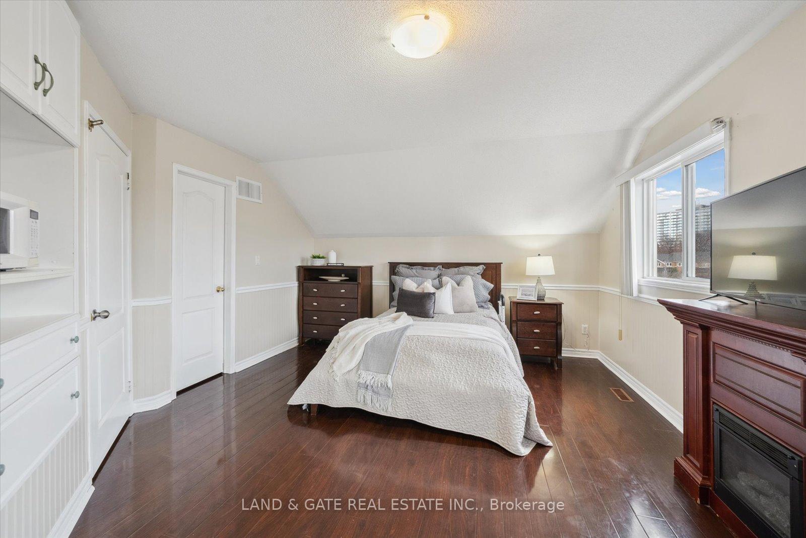 Photo 16 of 144 Smales Drive, Ajax, Central — HOMEH