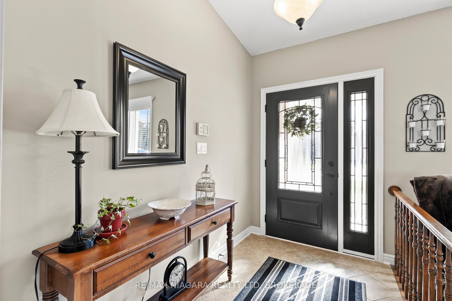Photo 4 of 11 Cheritan Court, St. Catharines, Port Dalhousie — HOMEH