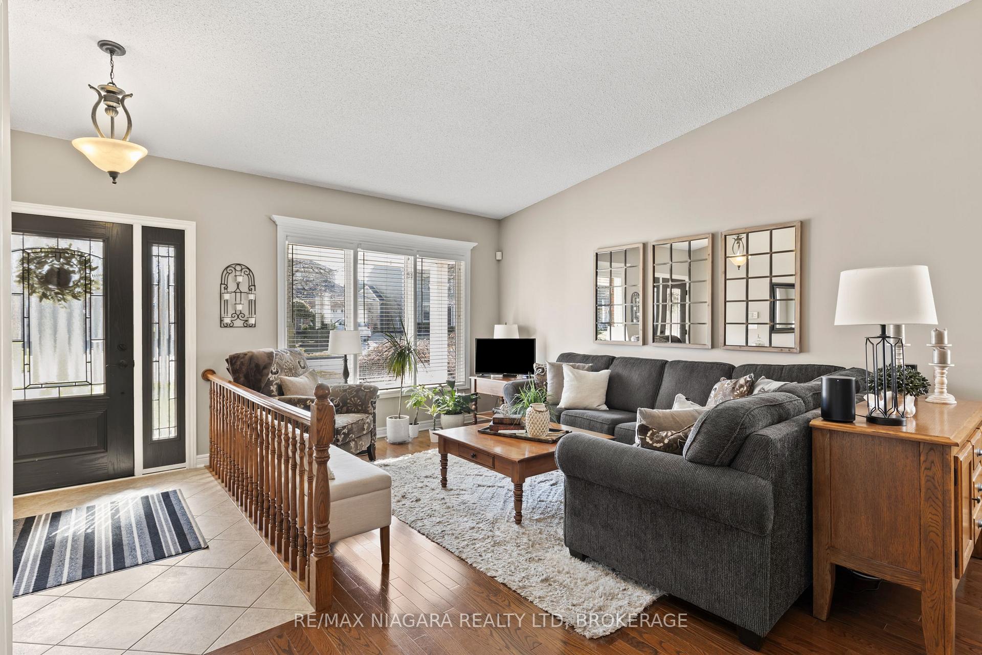 Photo 5 of 11 Cheritan Court, St. Catharines, Port Dalhousie — HOMEH
