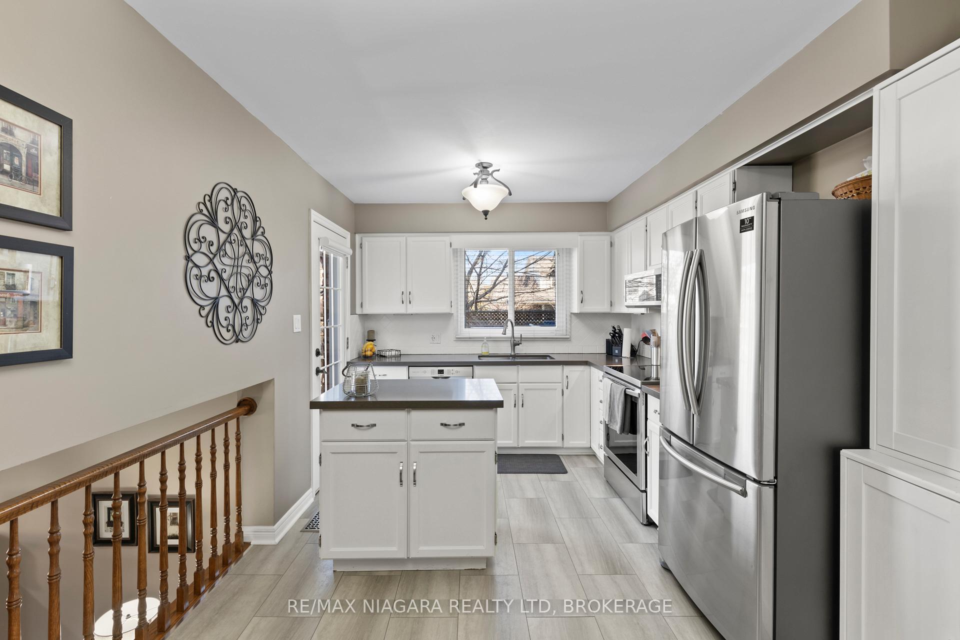 Photo 12 of 11 Cheritan Court, St. Catharines, Port Dalhousie — HOMEH