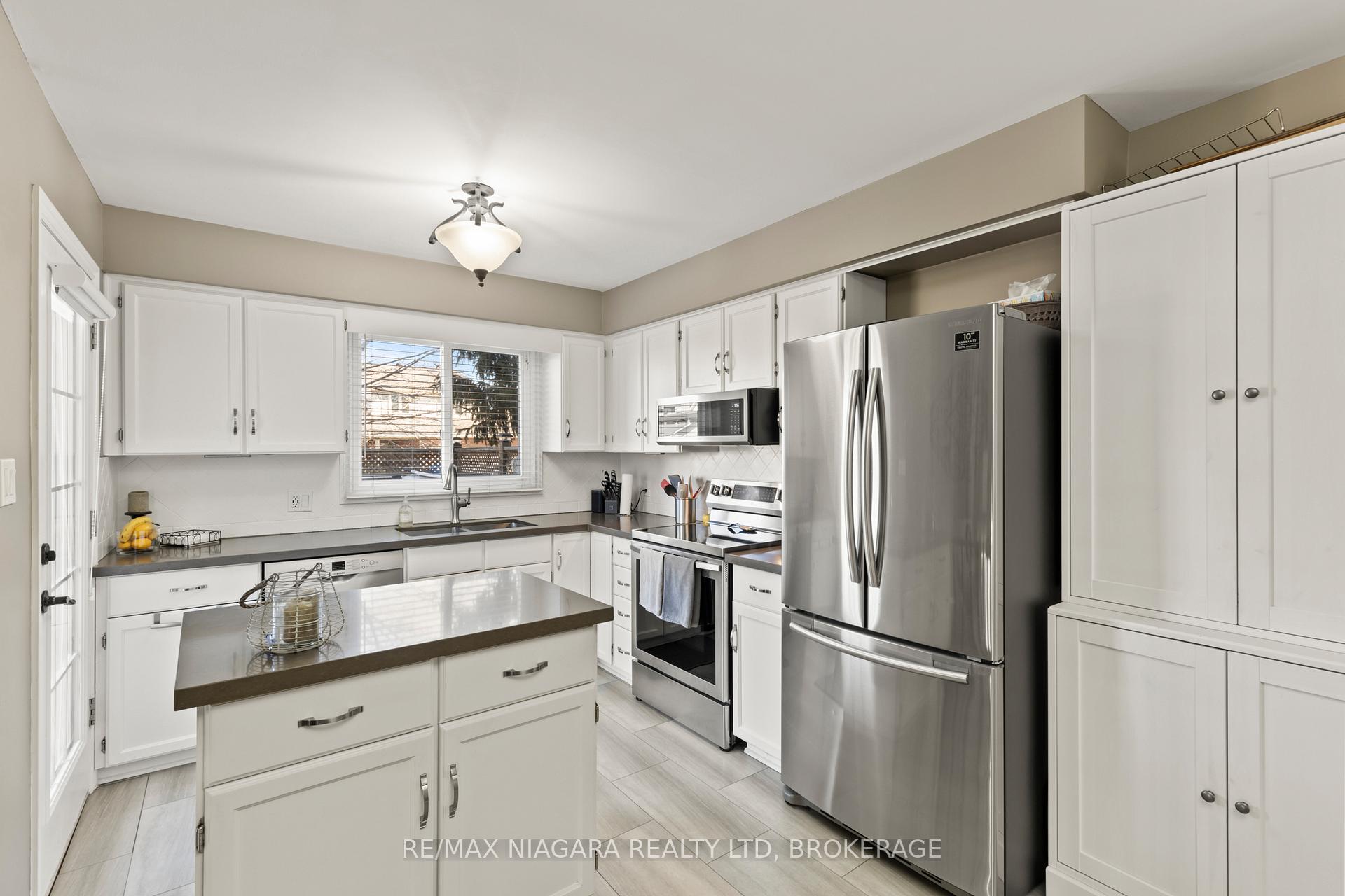 Photo 13 of 11 Cheritan Court, St. Catharines, Port Dalhousie — HOMEH