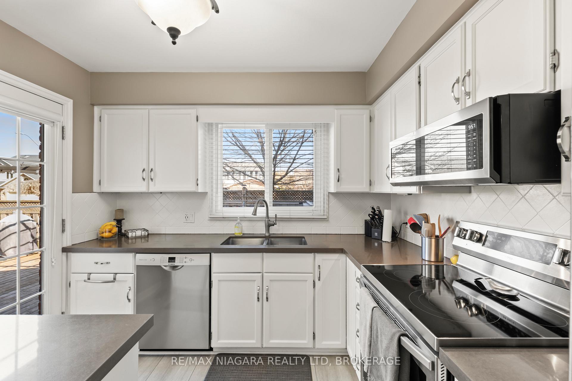 Photo 14 of 11 Cheritan Court, St. Catharines, Port Dalhousie — HOMEH