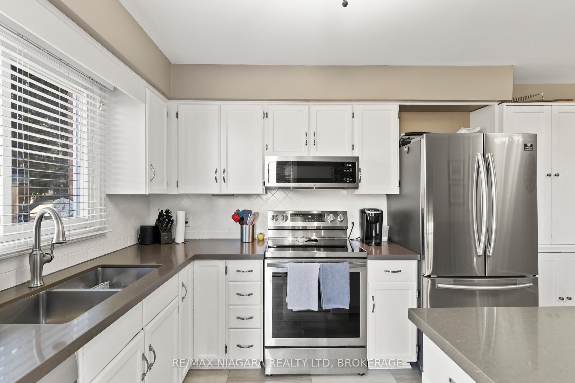 Photo 15 of 11 Cheritan Court, St. Catharines, Port Dalhousie — HOMEH