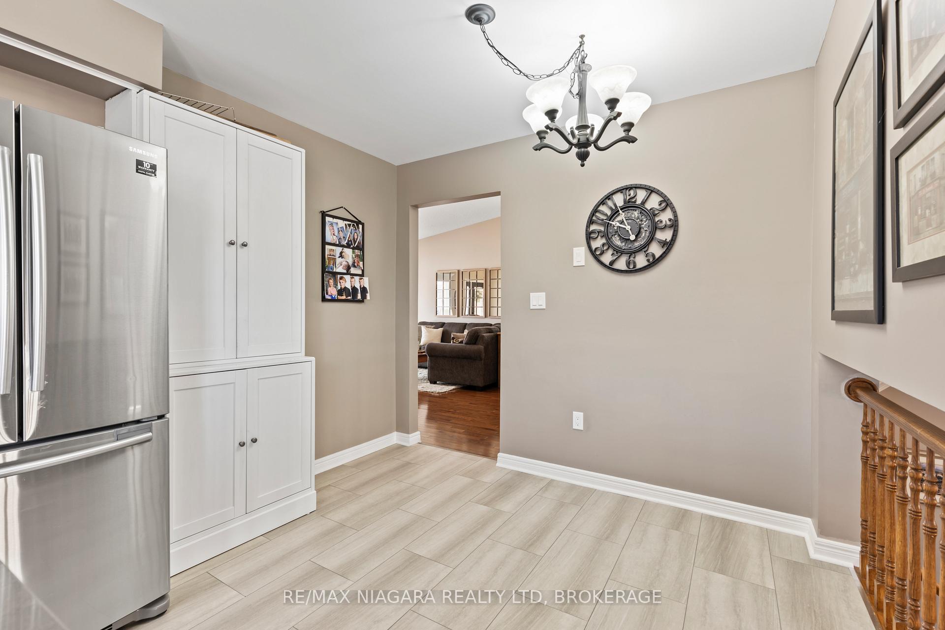 Photo 16 of 11 Cheritan Court, St. Catharines, Port Dalhousie — HOMEH