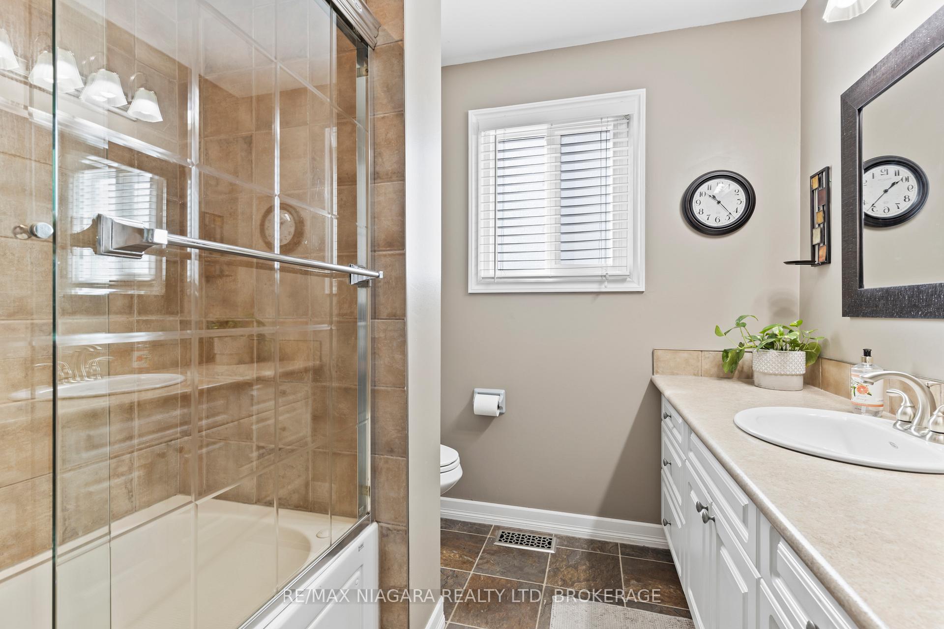 Photo 23 of 11 Cheritan Court, St. Catharines, Port Dalhousie — HOMEH