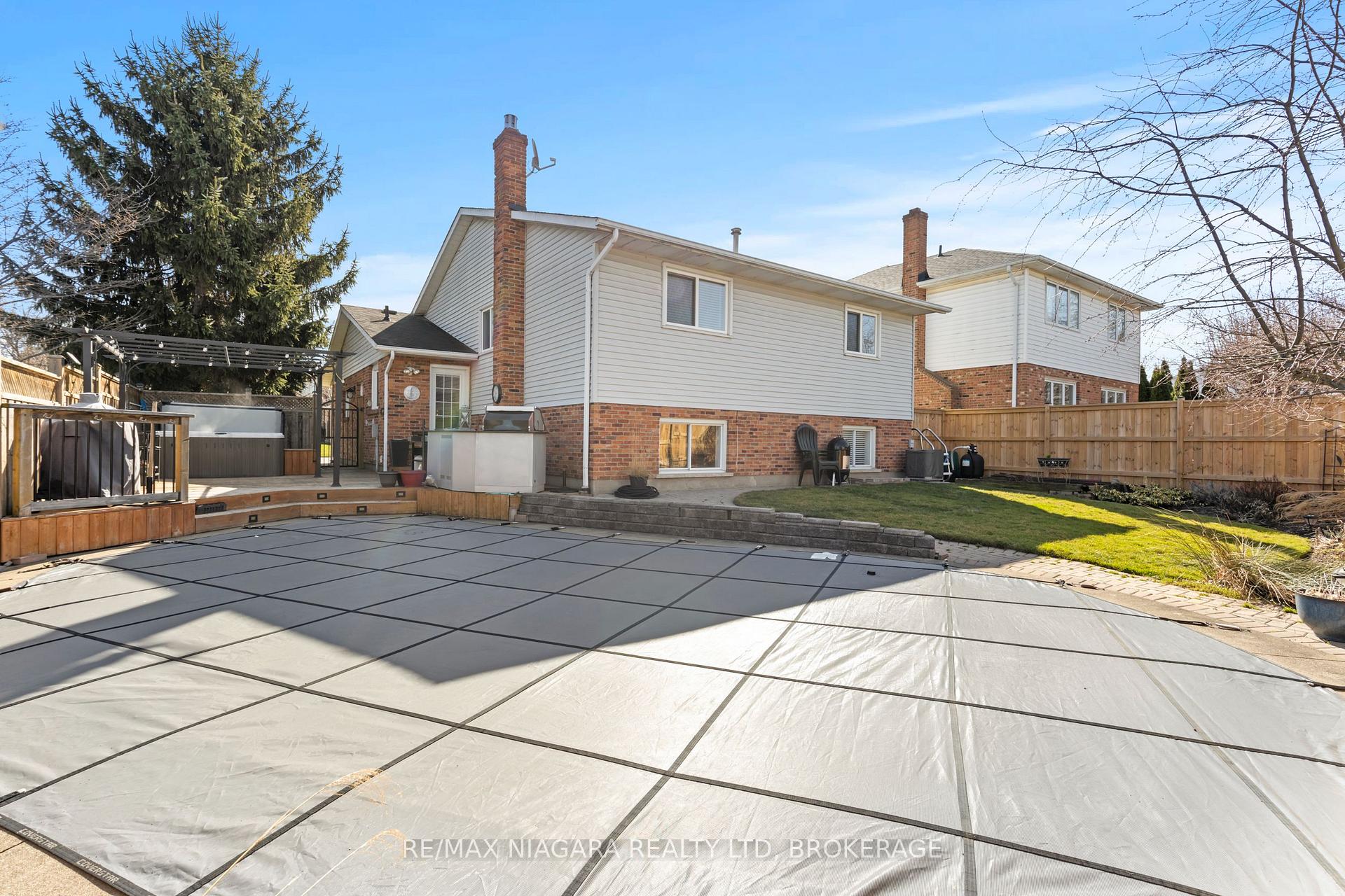 Photo 33 of 11 Cheritan Court, St. Catharines, Port Dalhousie — HOMEH
