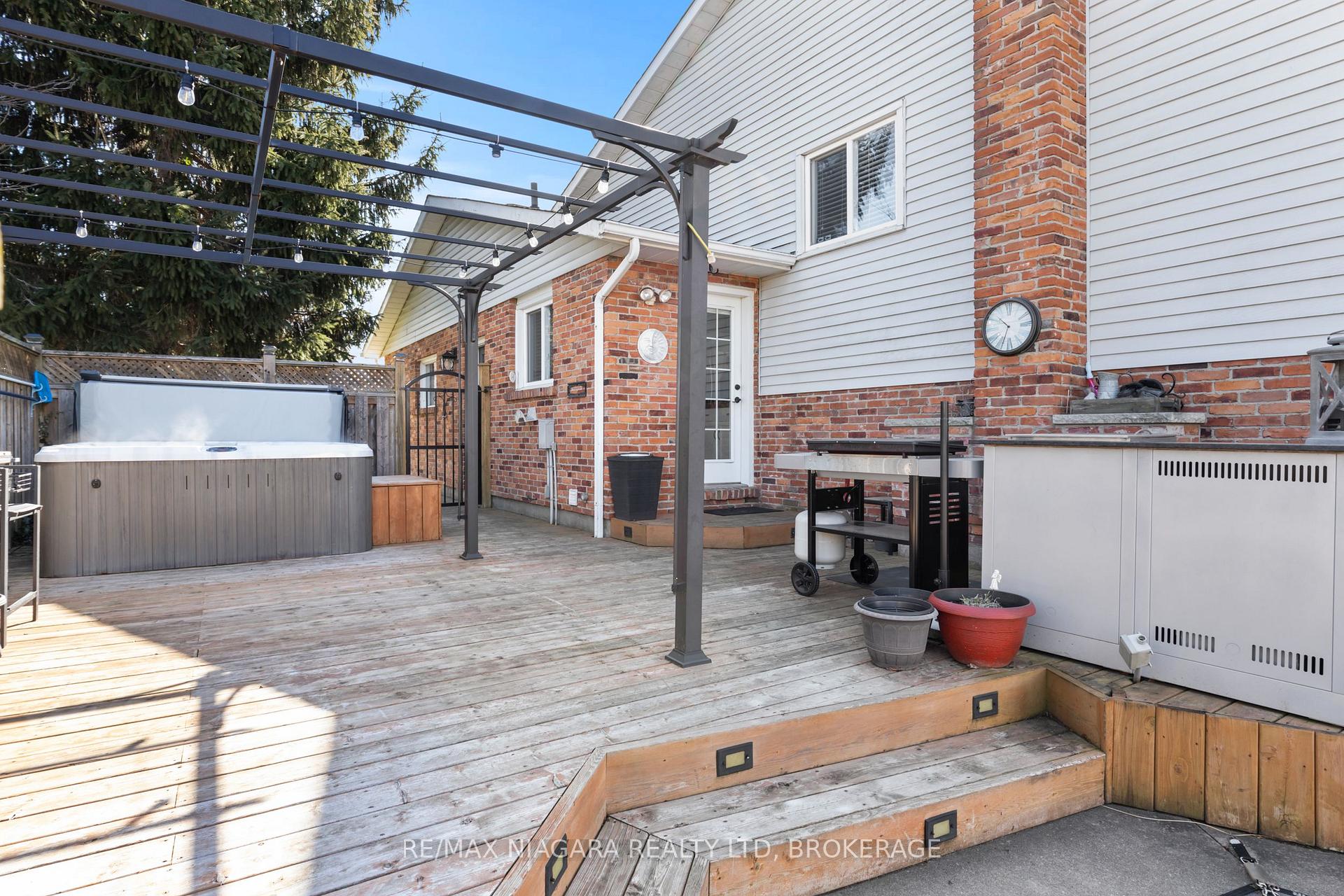 Photo 34 of 11 Cheritan Court, St. Catharines, Port Dalhousie — HOMEH