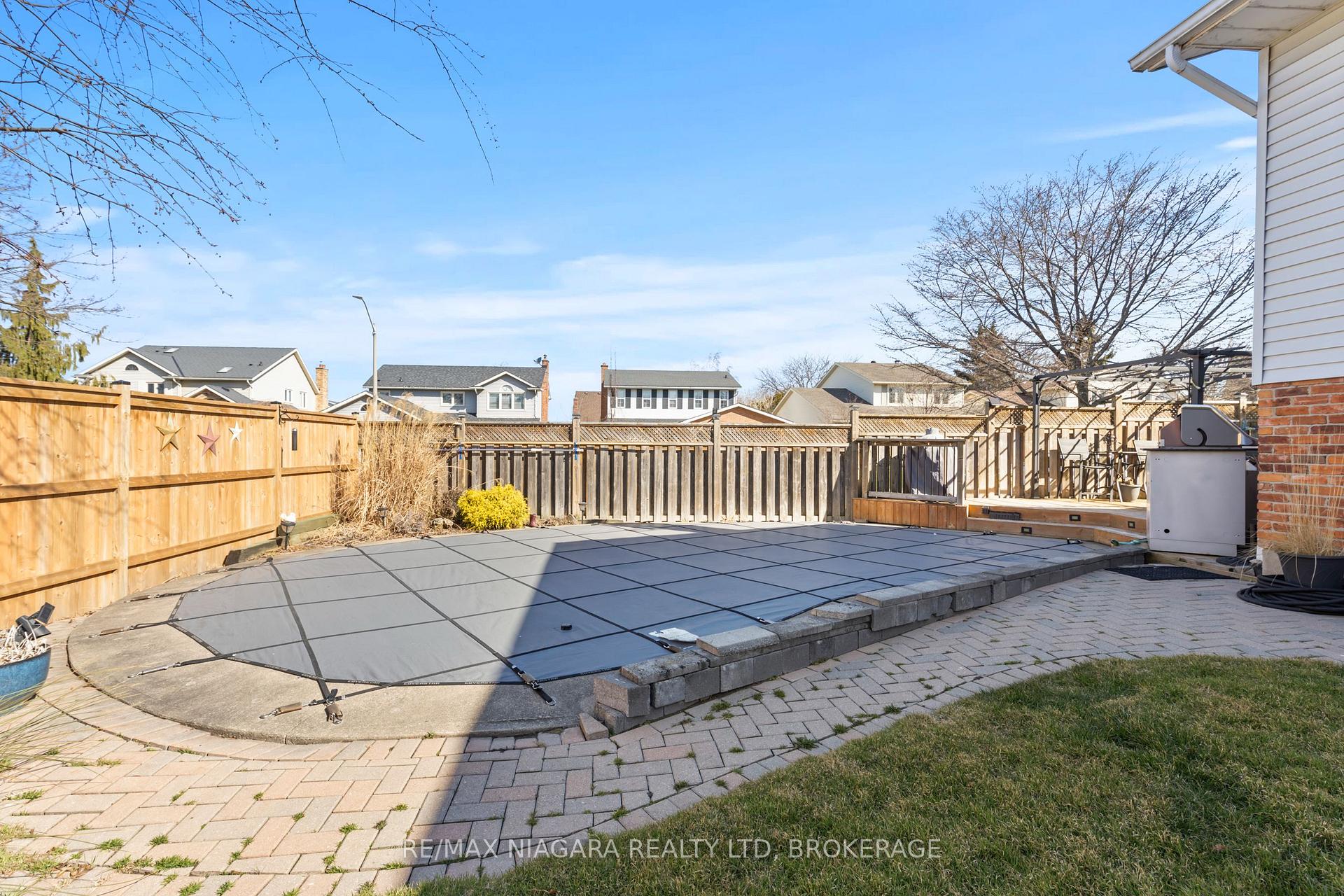 Photo 35 of 11 Cheritan Court, St. Catharines, Port Dalhousie — HOMEH