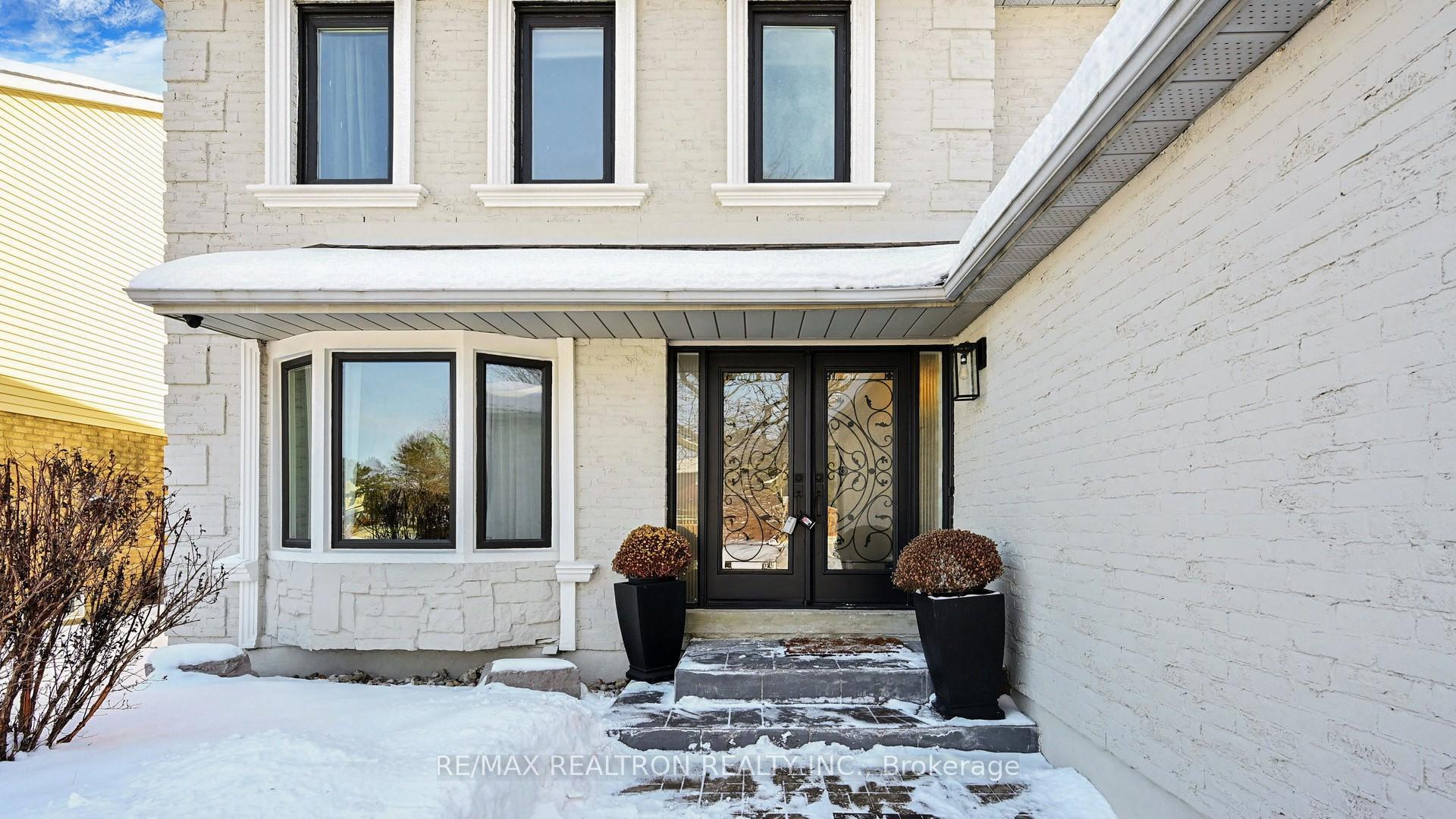 Photo 3 of 7 Underhill Crescent, Aurora, Aurora Highlands — HOMEH