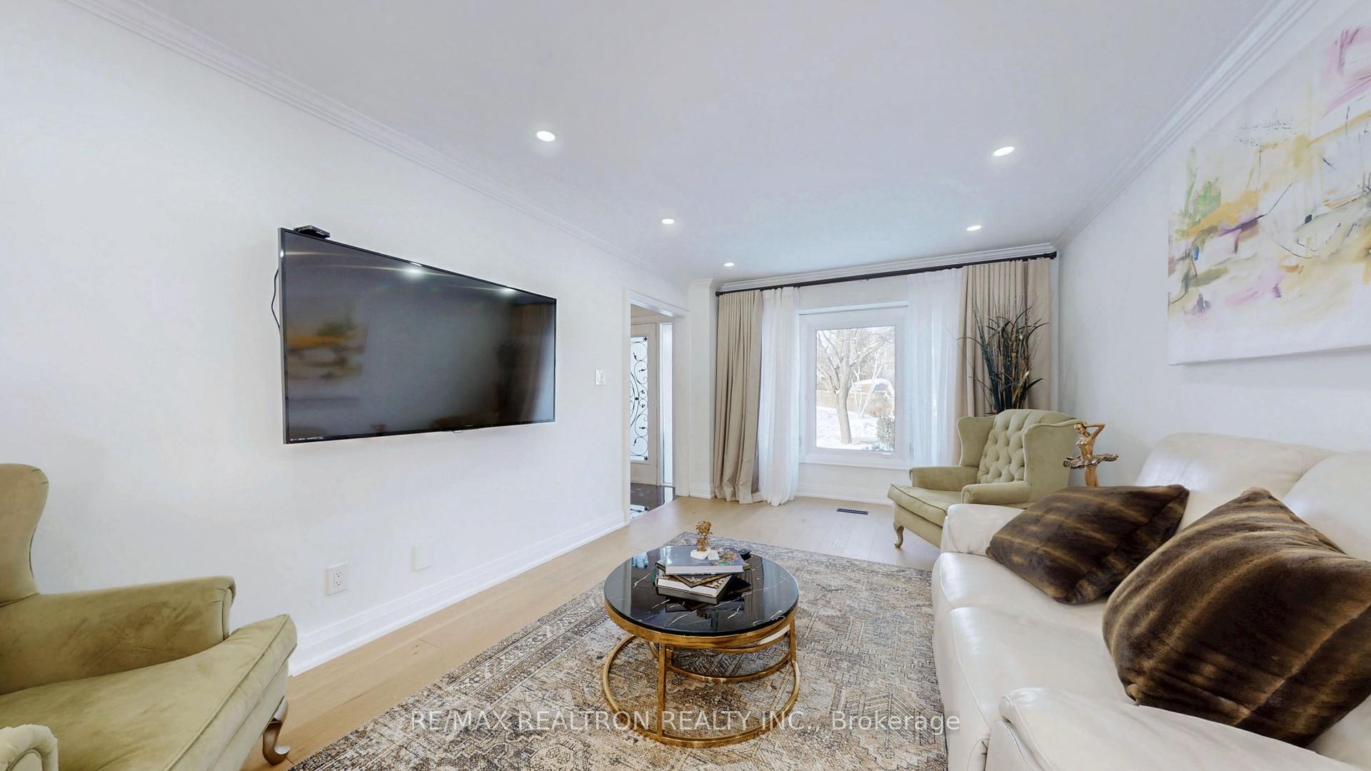 Photo 6 of 7 Underhill Crescent, Aurora, Aurora Highlands — HOMEH