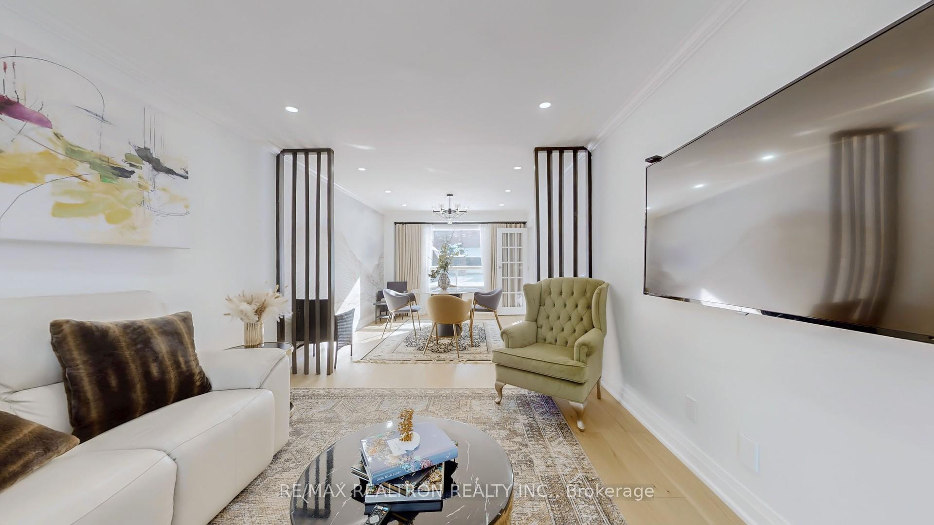 Photo 8 of 7 Underhill Crescent, Aurora, Aurora Highlands — HOMEH