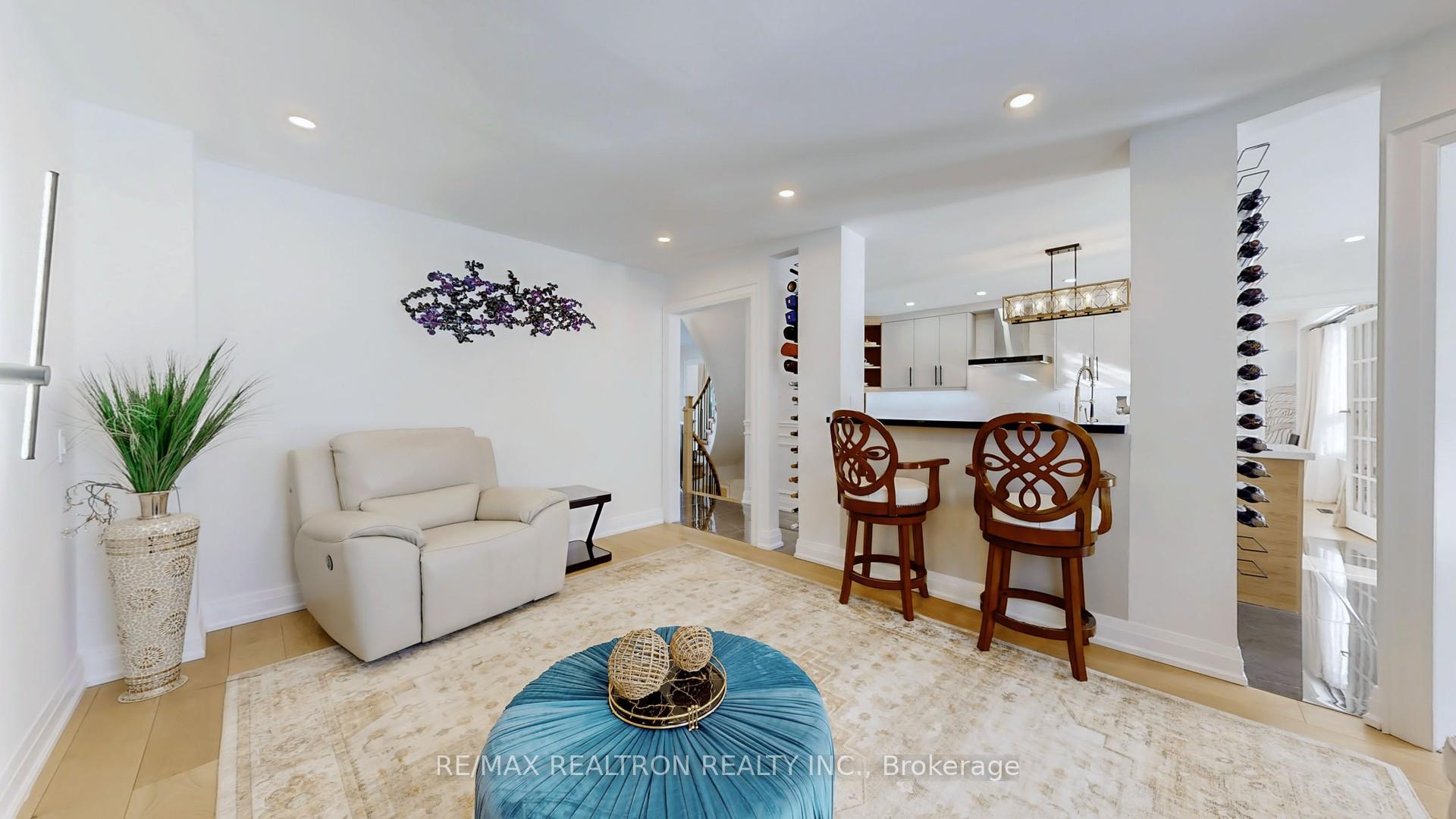 Photo 9 of 7 Underhill Crescent, Aurora, Aurora Highlands — HOMEH