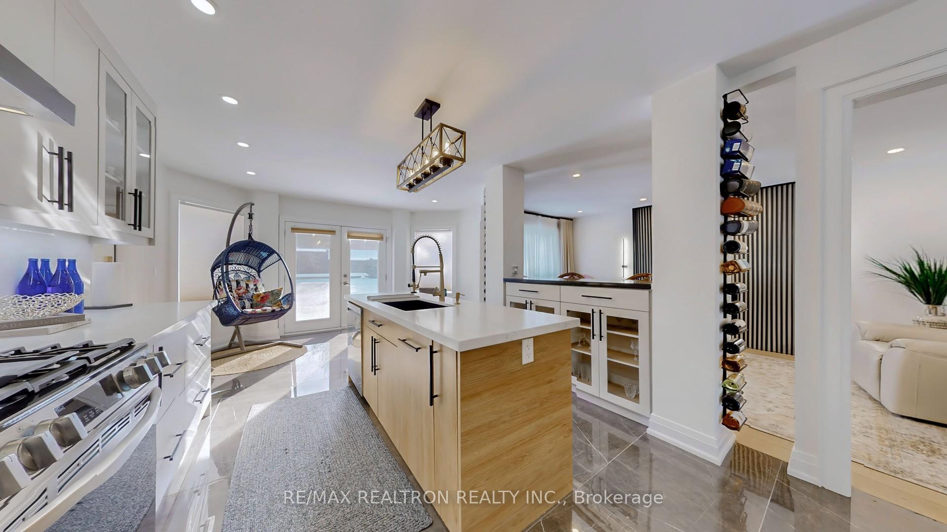 Photo 15 of 7 Underhill Crescent, Aurora, Aurora Highlands — HOMEH