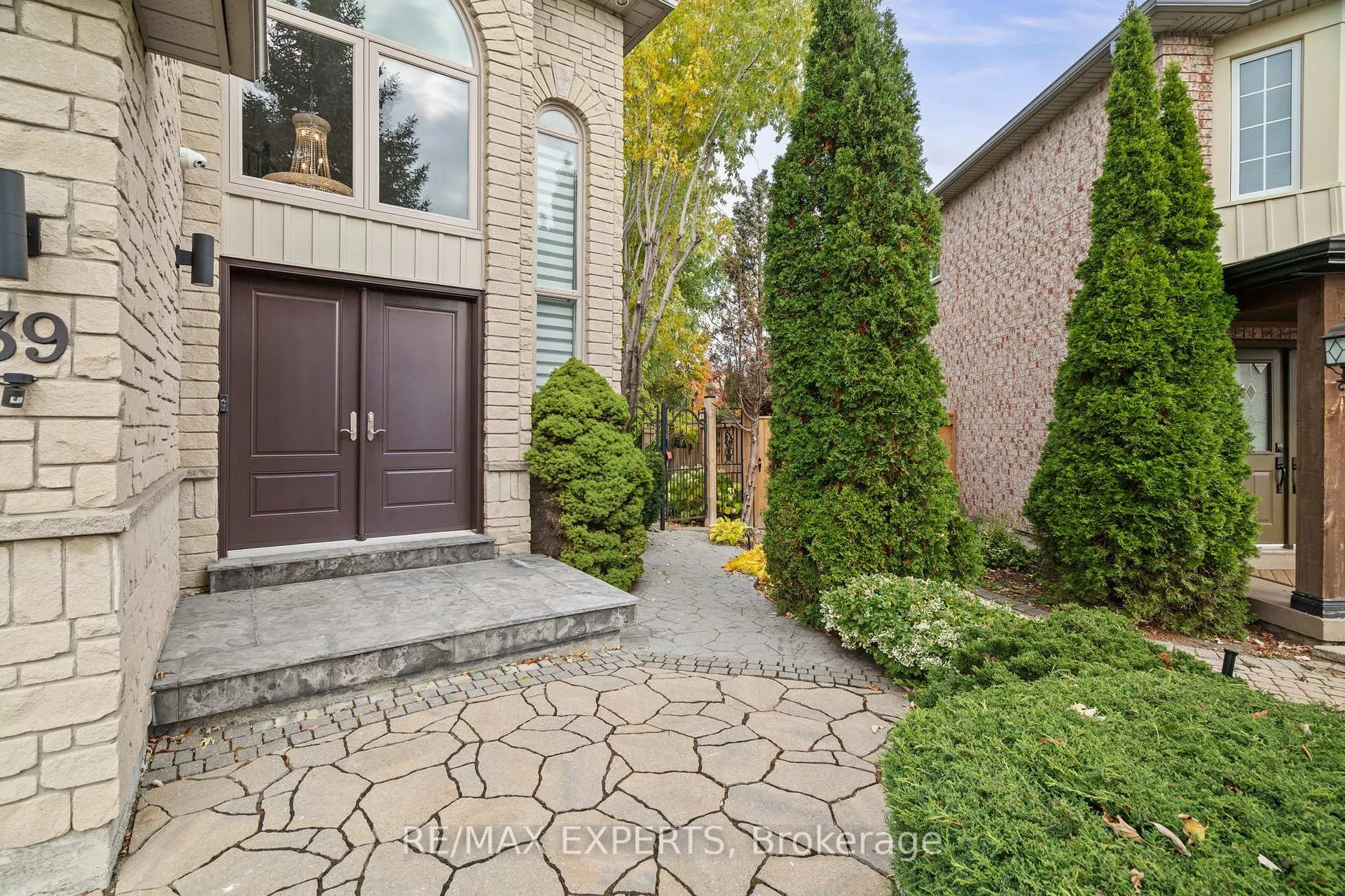 Photo 3 of 39 Michelle Drive, Vaughan, East Woodbridge — HOMEH