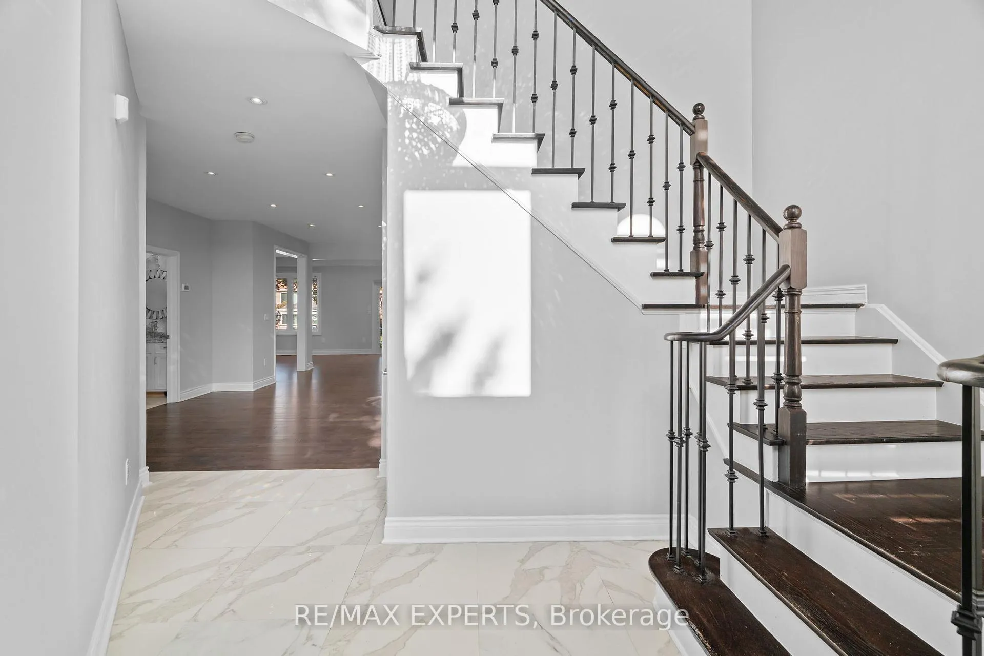 Photo 5 of 39 Michelle Drive, Vaughan, East Woodbridge — HOMEH