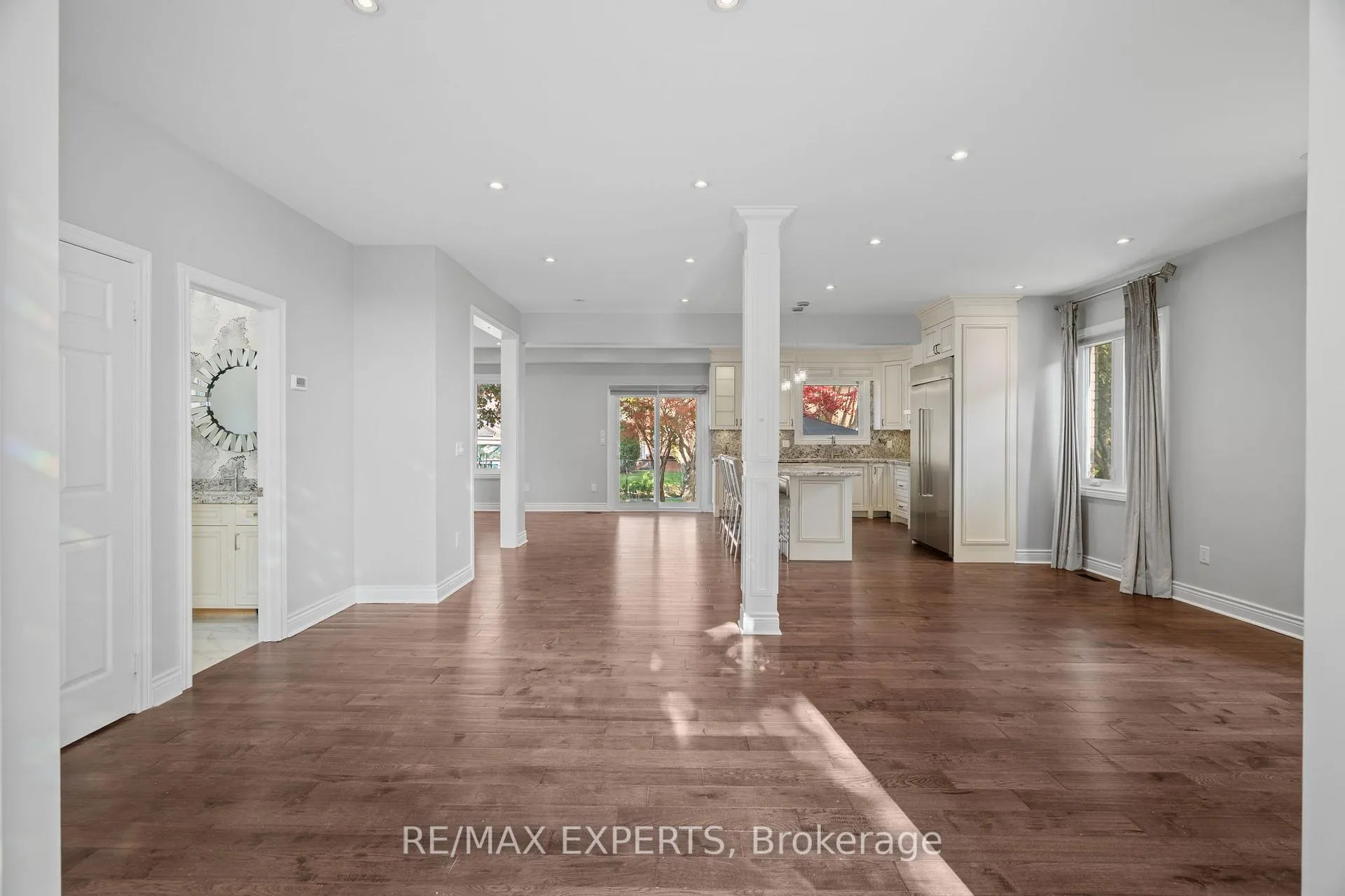 Photo 6 of 39 Michelle Drive, Vaughan, East Woodbridge — HOMEH