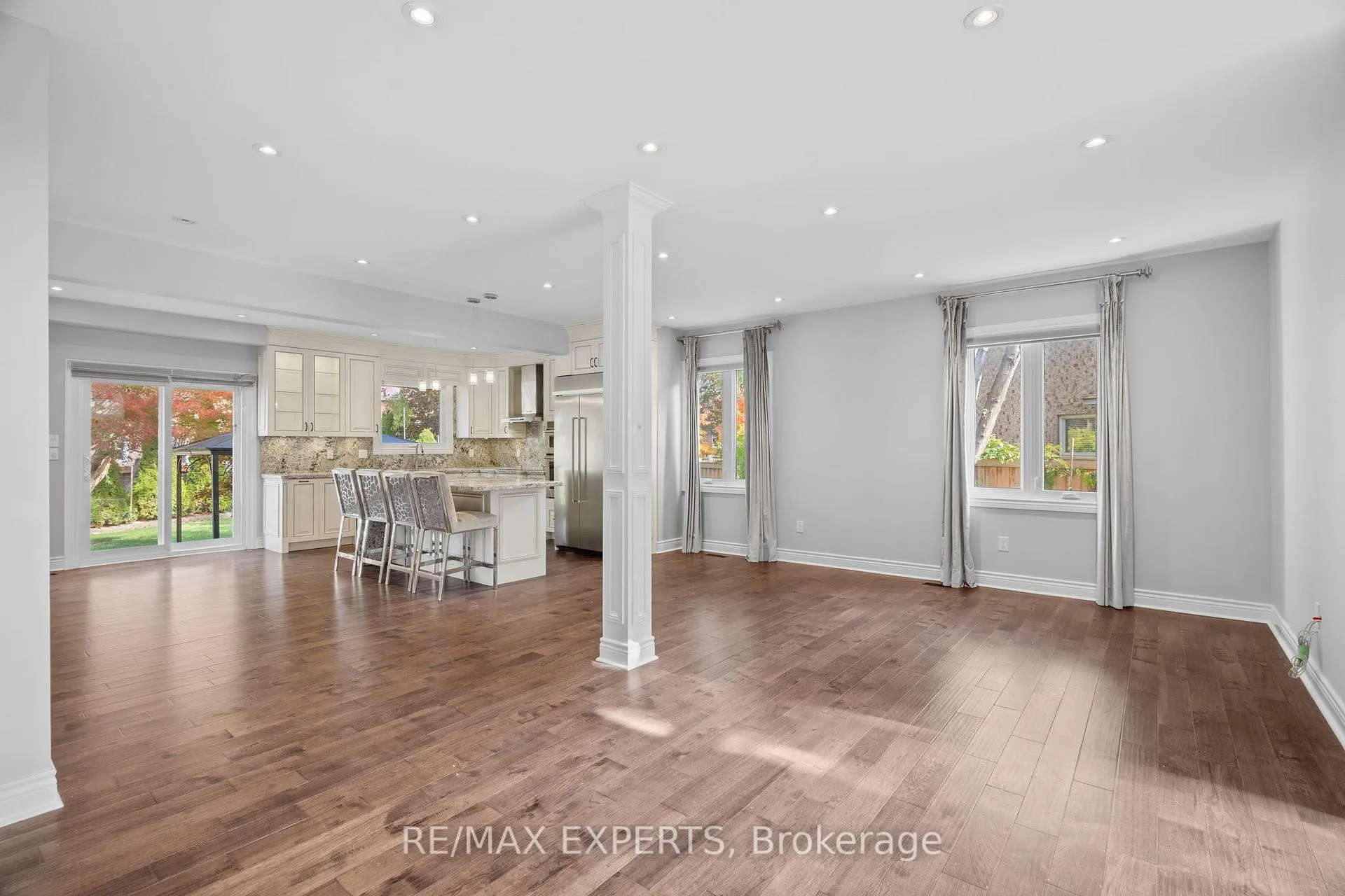Photo 8 of 39 Michelle Drive, Vaughan, East Woodbridge — HOMEH