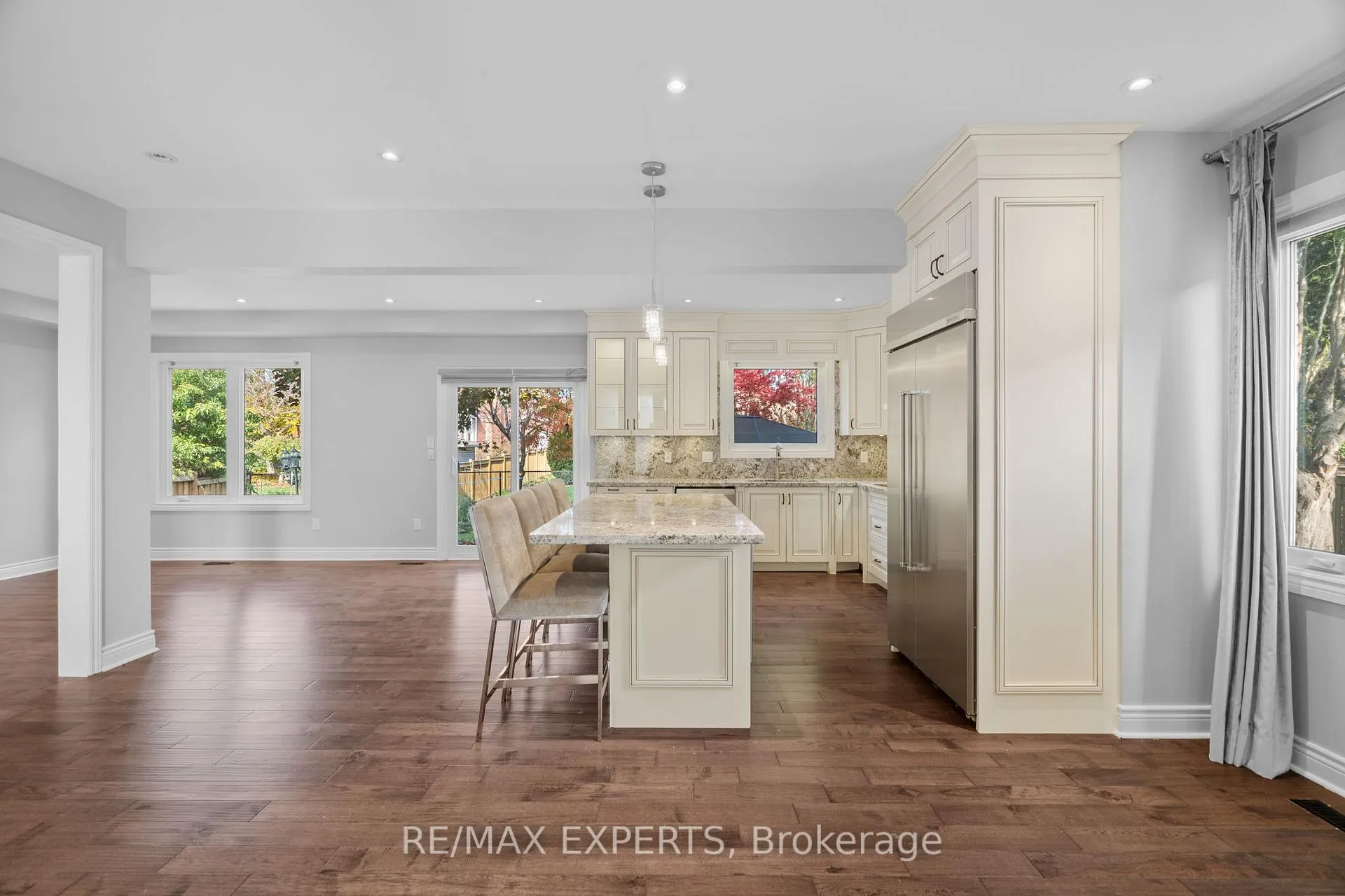 Photo 12 of 39 Michelle Drive, Vaughan, East Woodbridge — HOMEH