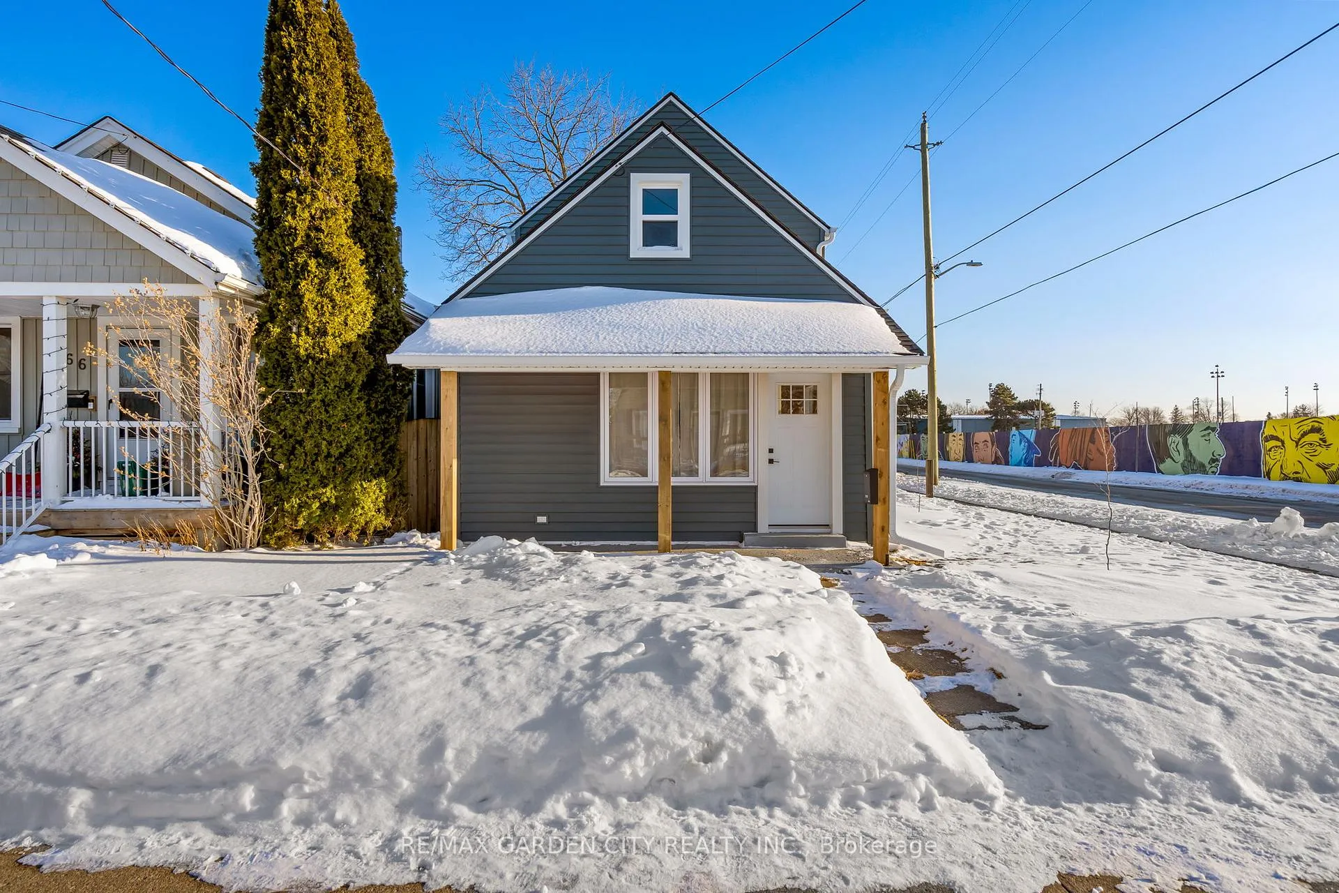 Photo 3 of 64 Vale Avenue, St. Catharines, Downtown — HOMEH