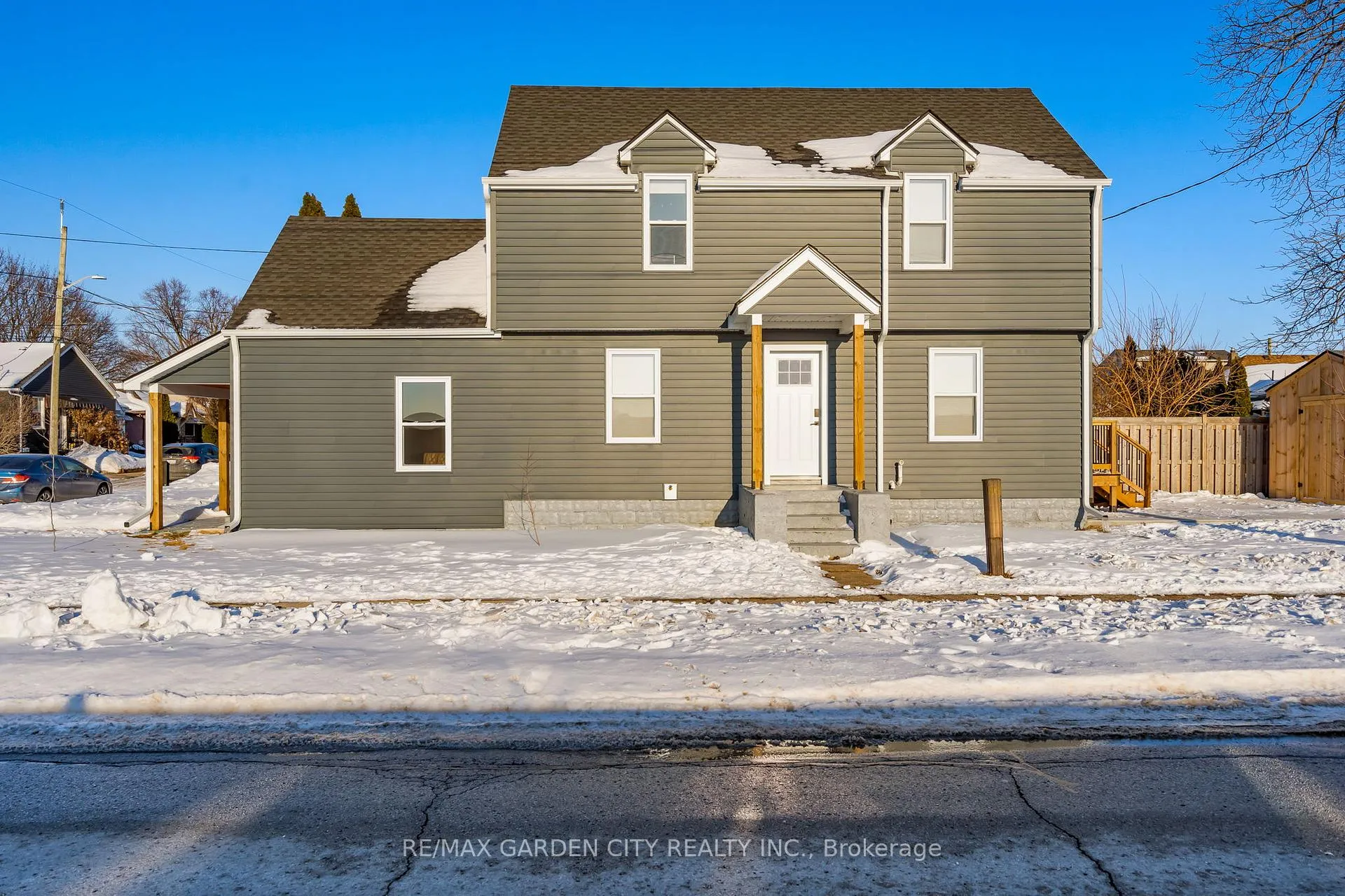 Photo 5 of 64 Vale Avenue, St. Catharines, Downtown — HOMEH