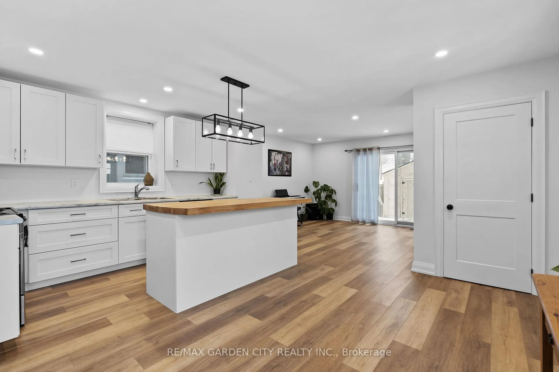 Photo 8 of 64 Vale Avenue, St. Catharines, Downtown — HOMEH