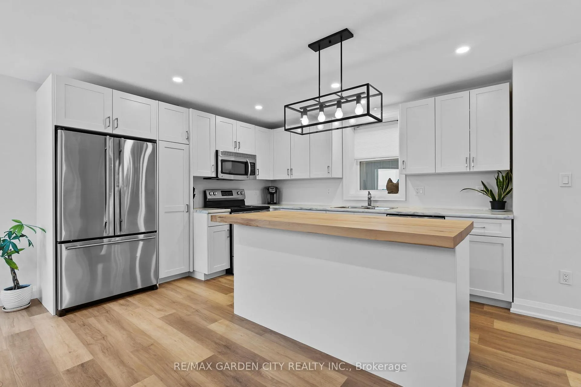 Photo 9 of 64 Vale Avenue, St. Catharines, Downtown — HOMEH