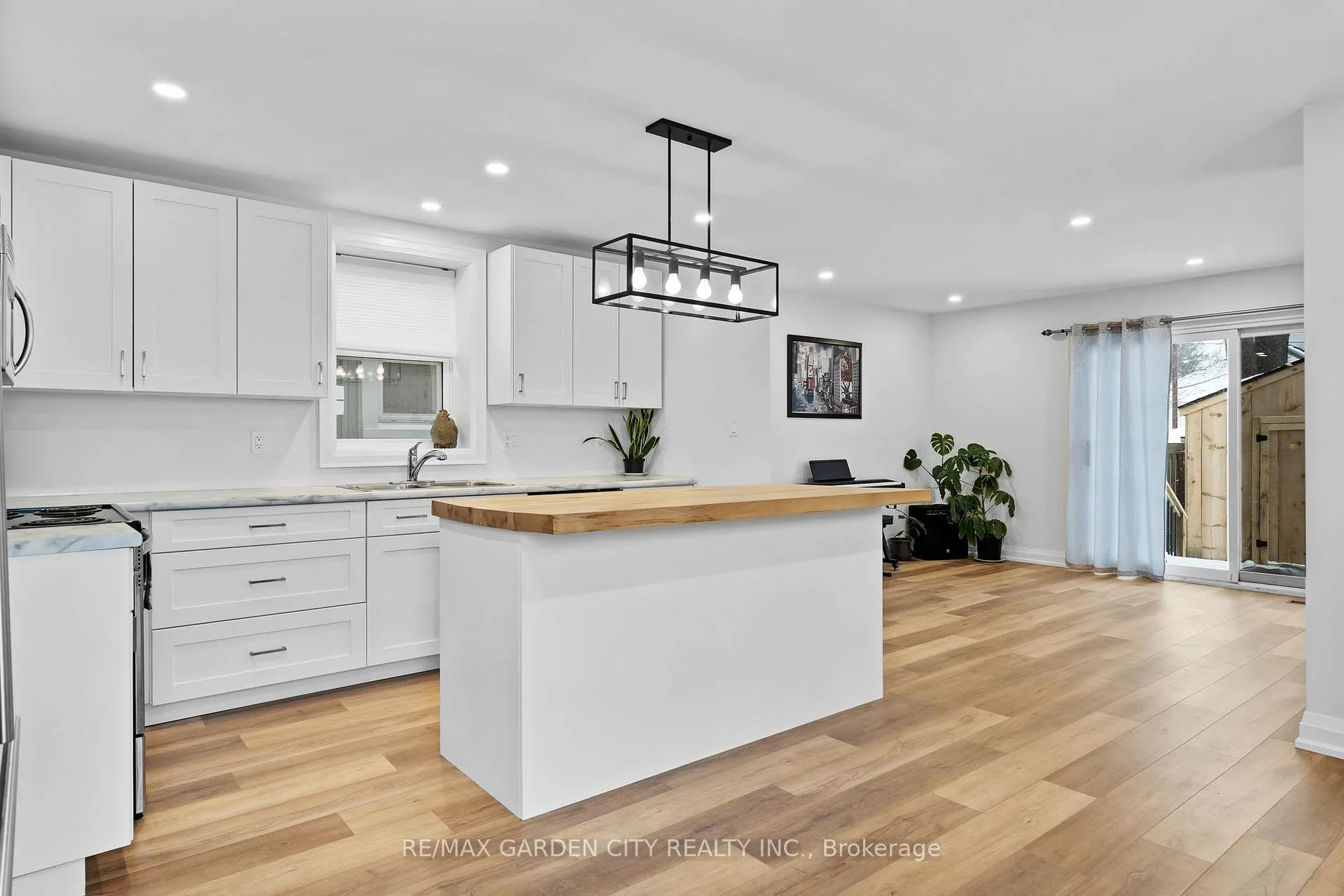 Photo 11 of 64 Vale Avenue, St. Catharines, Downtown — HOMEH