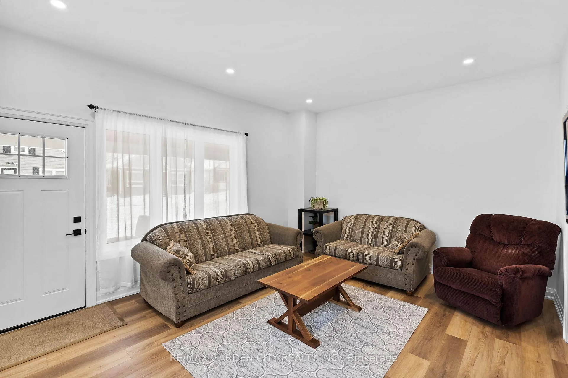 Photo 14 of 64 Vale Avenue, St. Catharines, Downtown — HOMEH