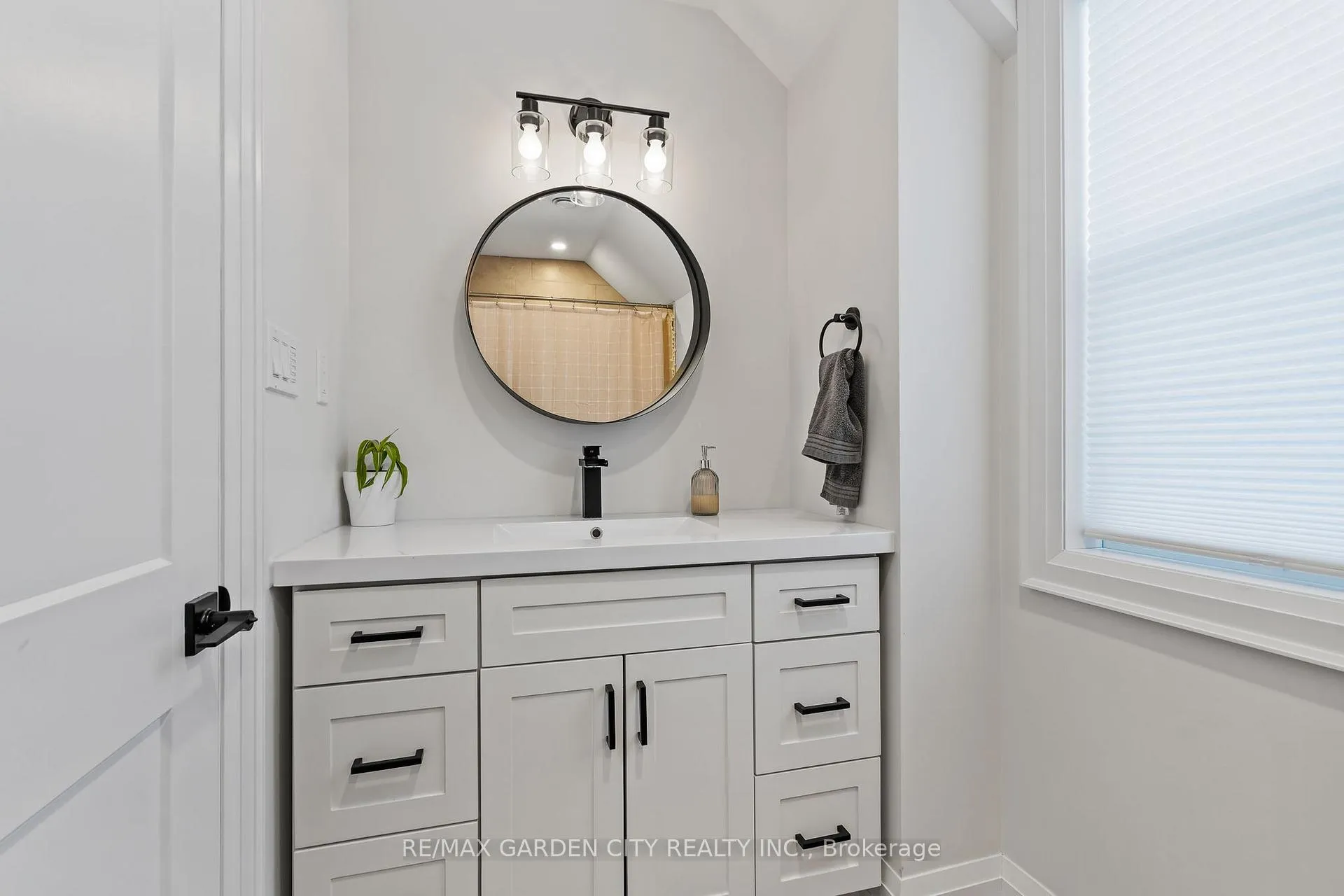 Photo 16 of 64 Vale Avenue, St. Catharines, Downtown — HOMEH