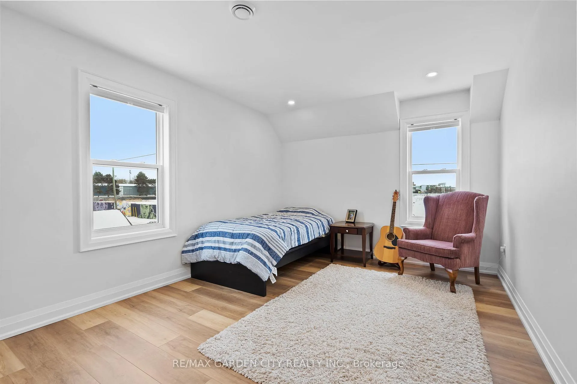 Photo 21 of 64 Vale Avenue, St. Catharines, Downtown — HOMEH