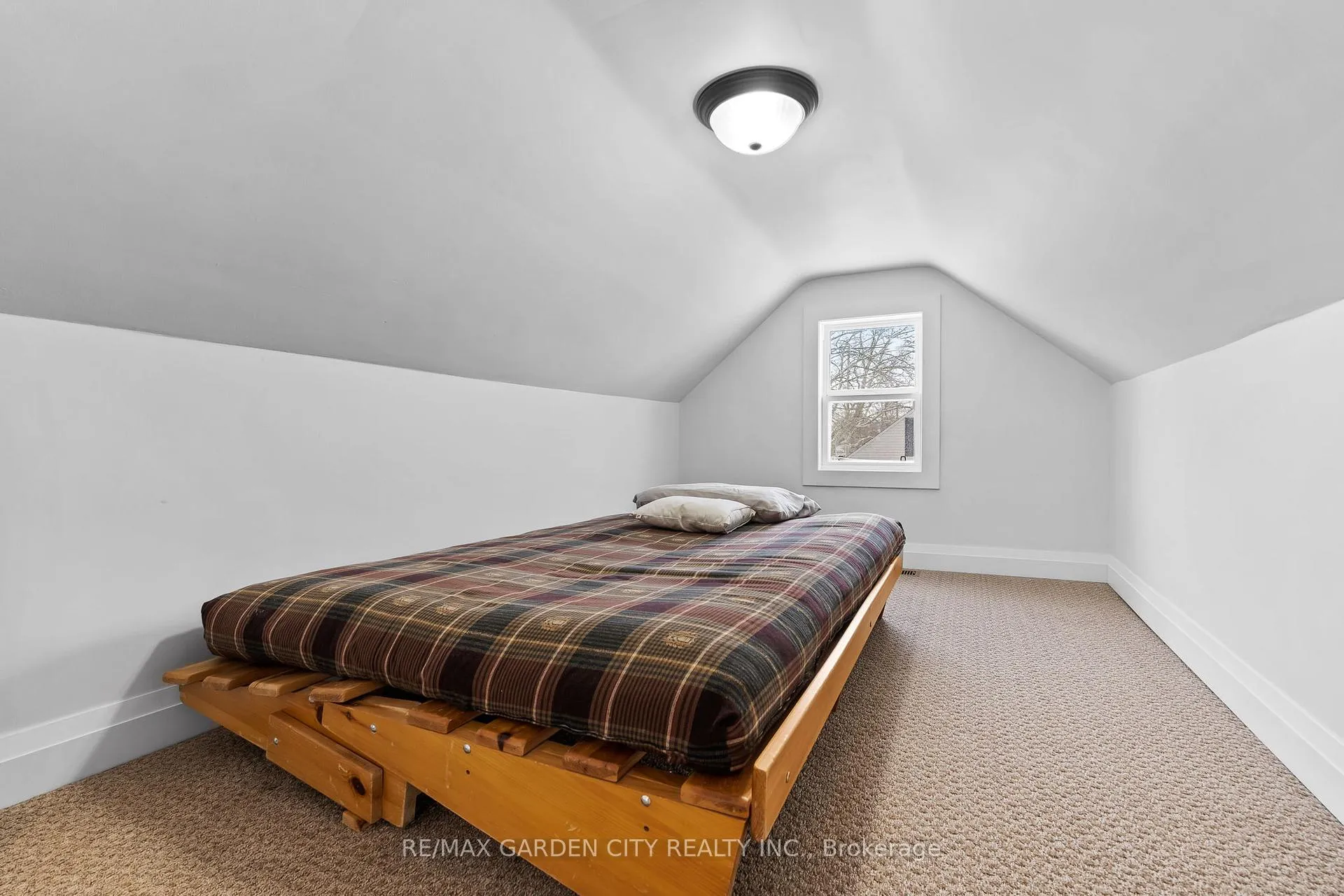 Photo 22 of 64 Vale Avenue, St. Catharines, Downtown — HOMEH