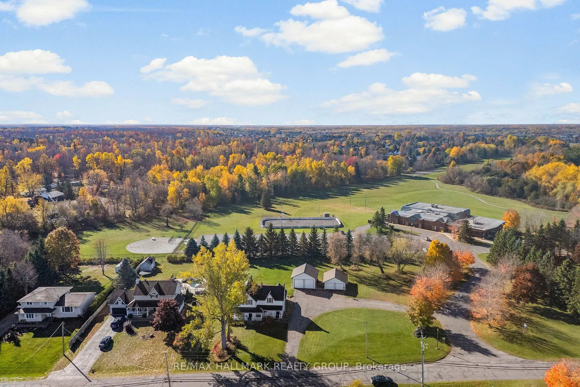Photo 3 of 1456 Meadow Drive, Ottawa, Greely — HOMEH