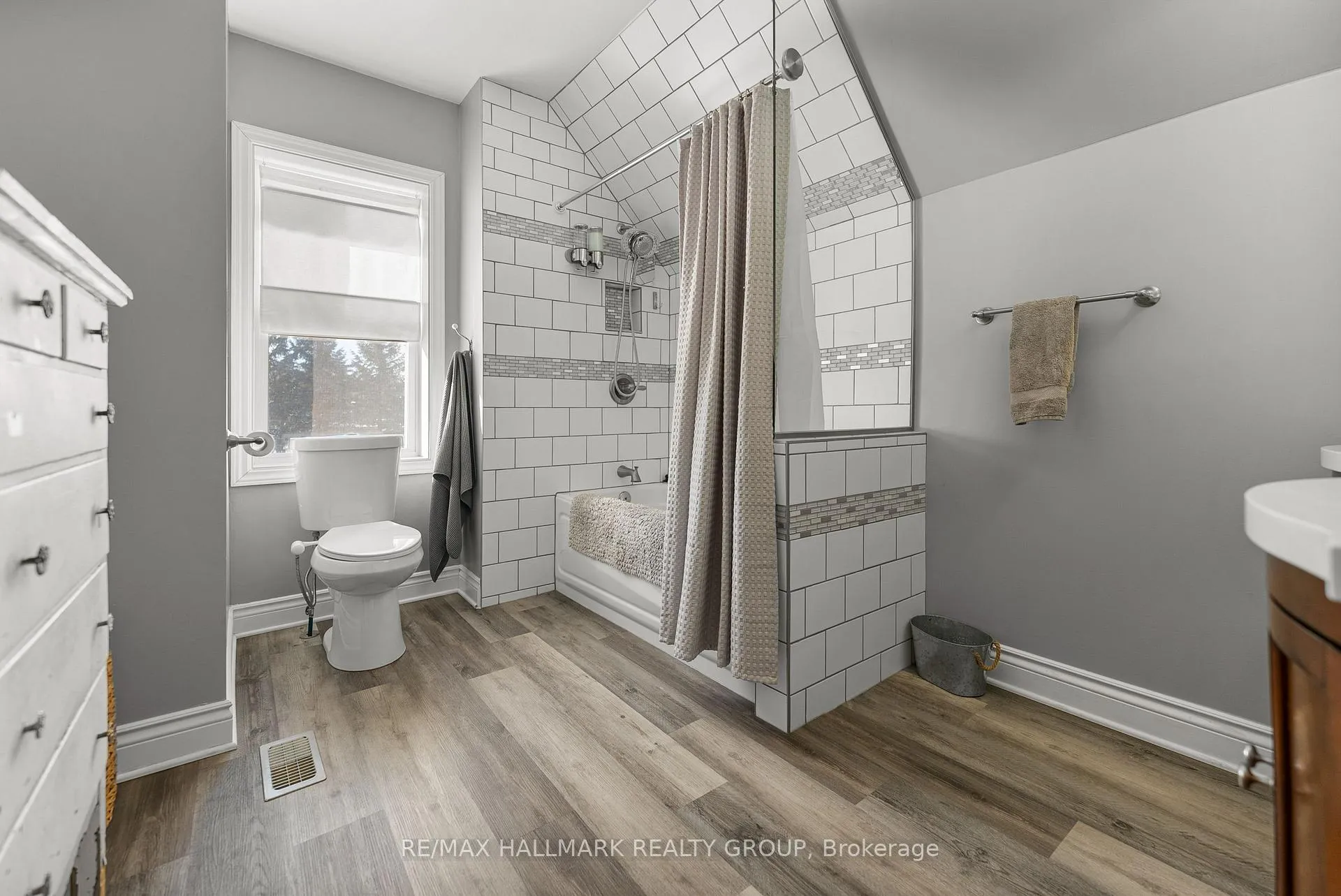 Photo 35 of 1456 Meadow Drive, Ottawa, Greely — HOMEH