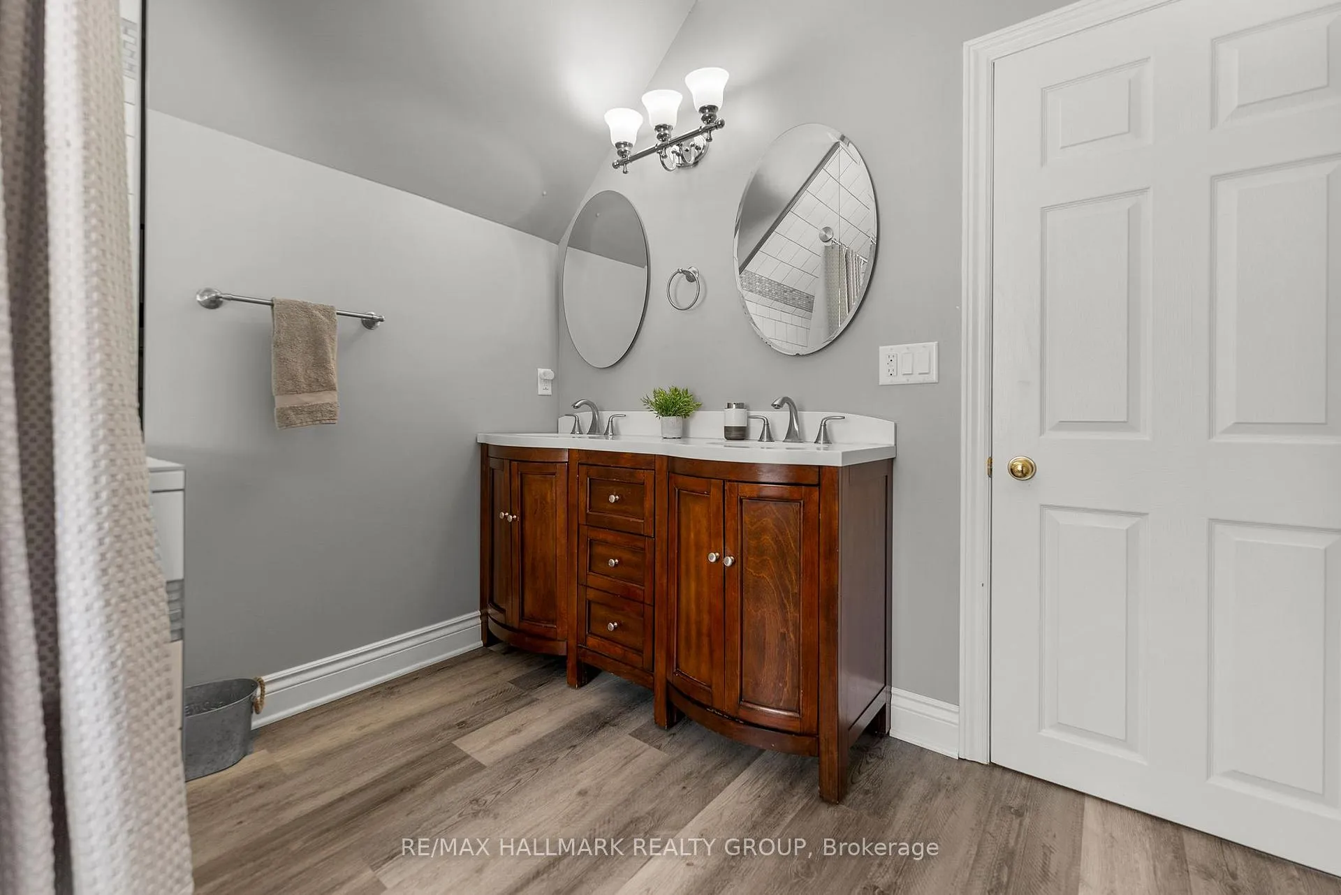 Photo 36 of 1456 Meadow Drive, Ottawa, Greely — HOMEH