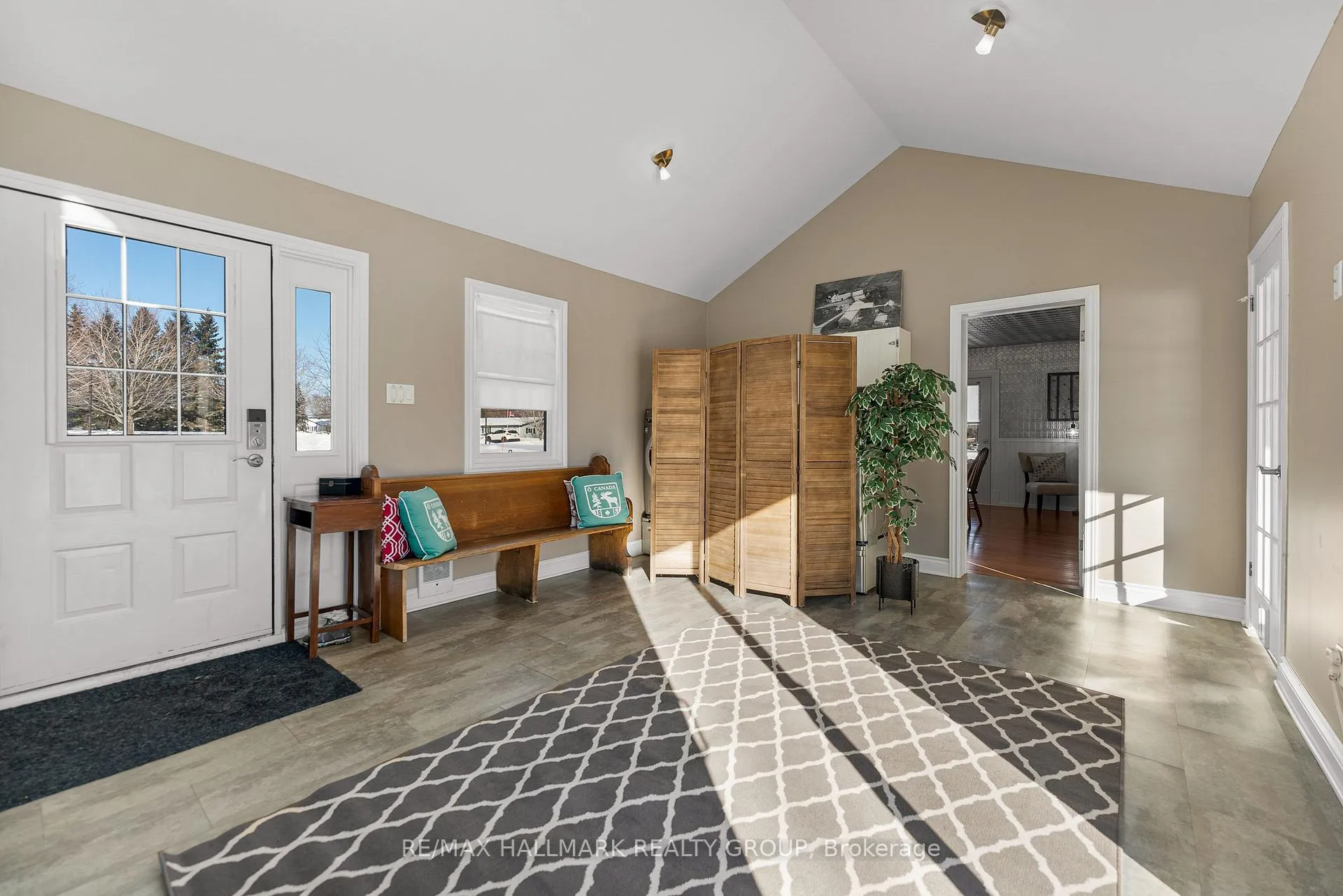 Photo 40 of 1456 Meadow Drive, Ottawa, Greely — HOMEH