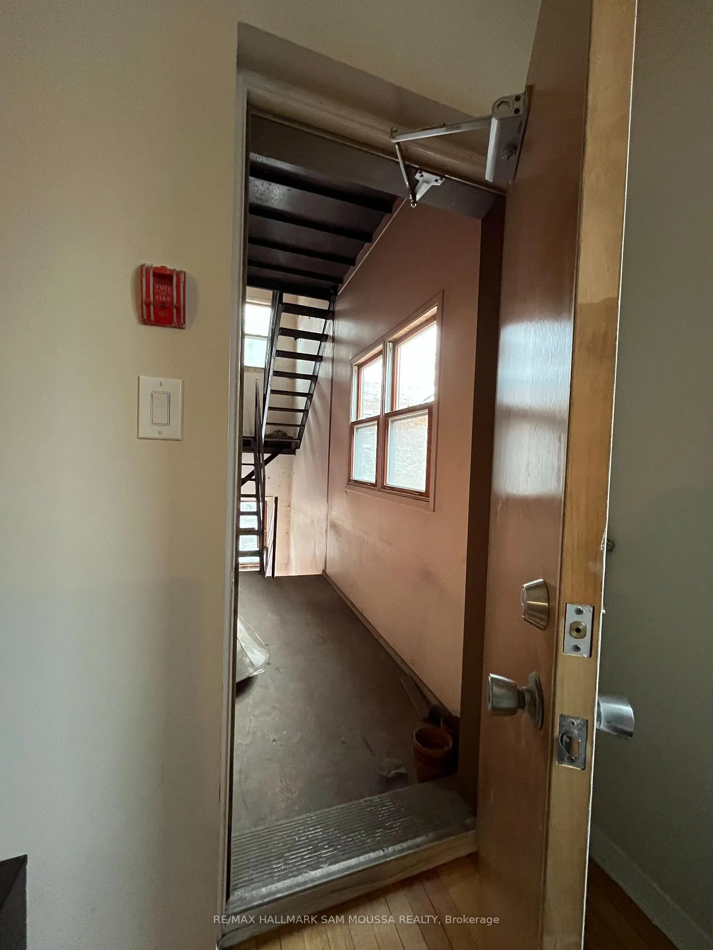 Photo 2 of Unit 6, 232 Cooper Street, Ottawa, Ottawa Centre — HOMEH