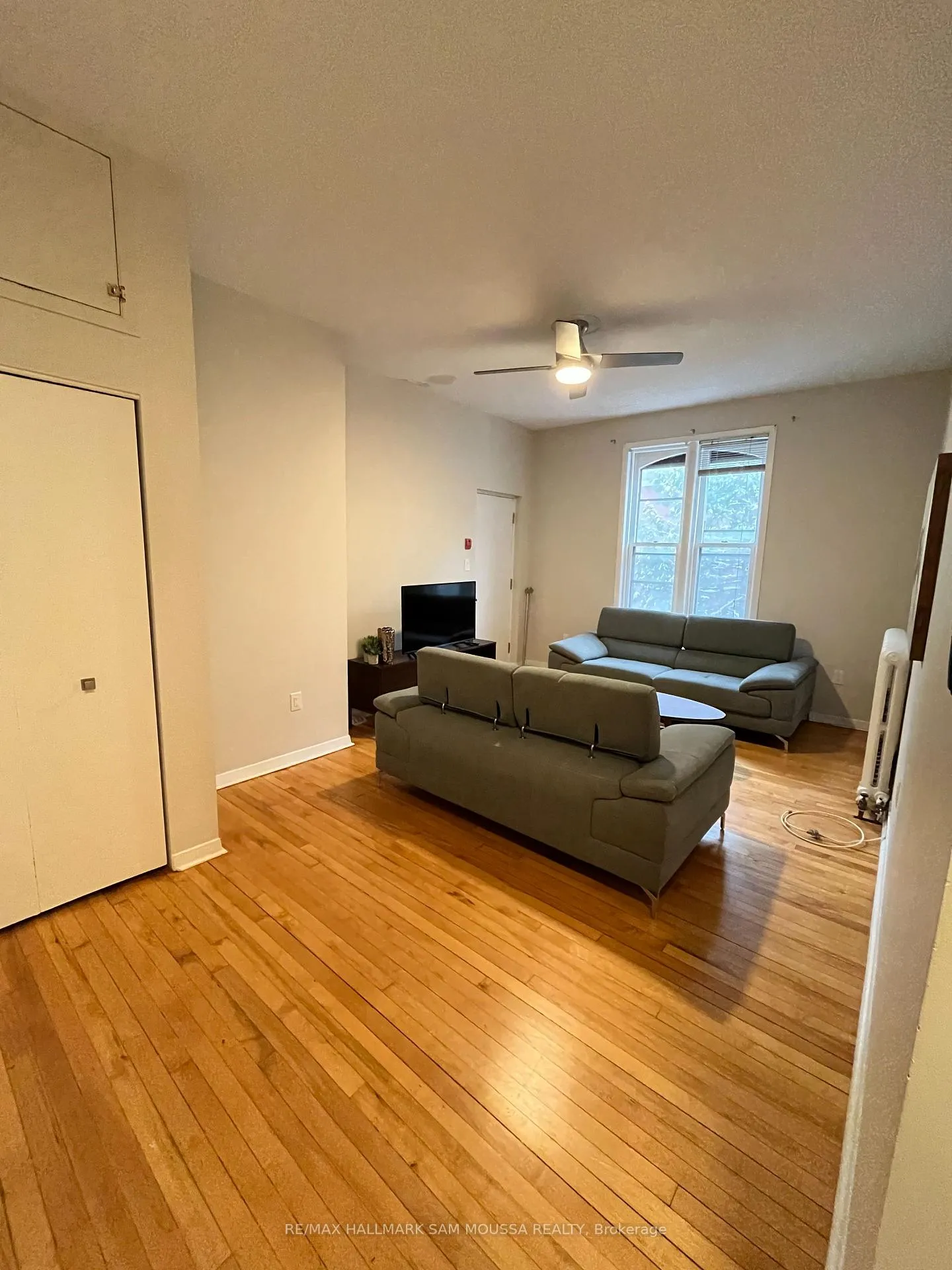 Photo 4 of Unit 6, 232 Cooper Street, Ottawa, Ottawa Centre — HOMEH