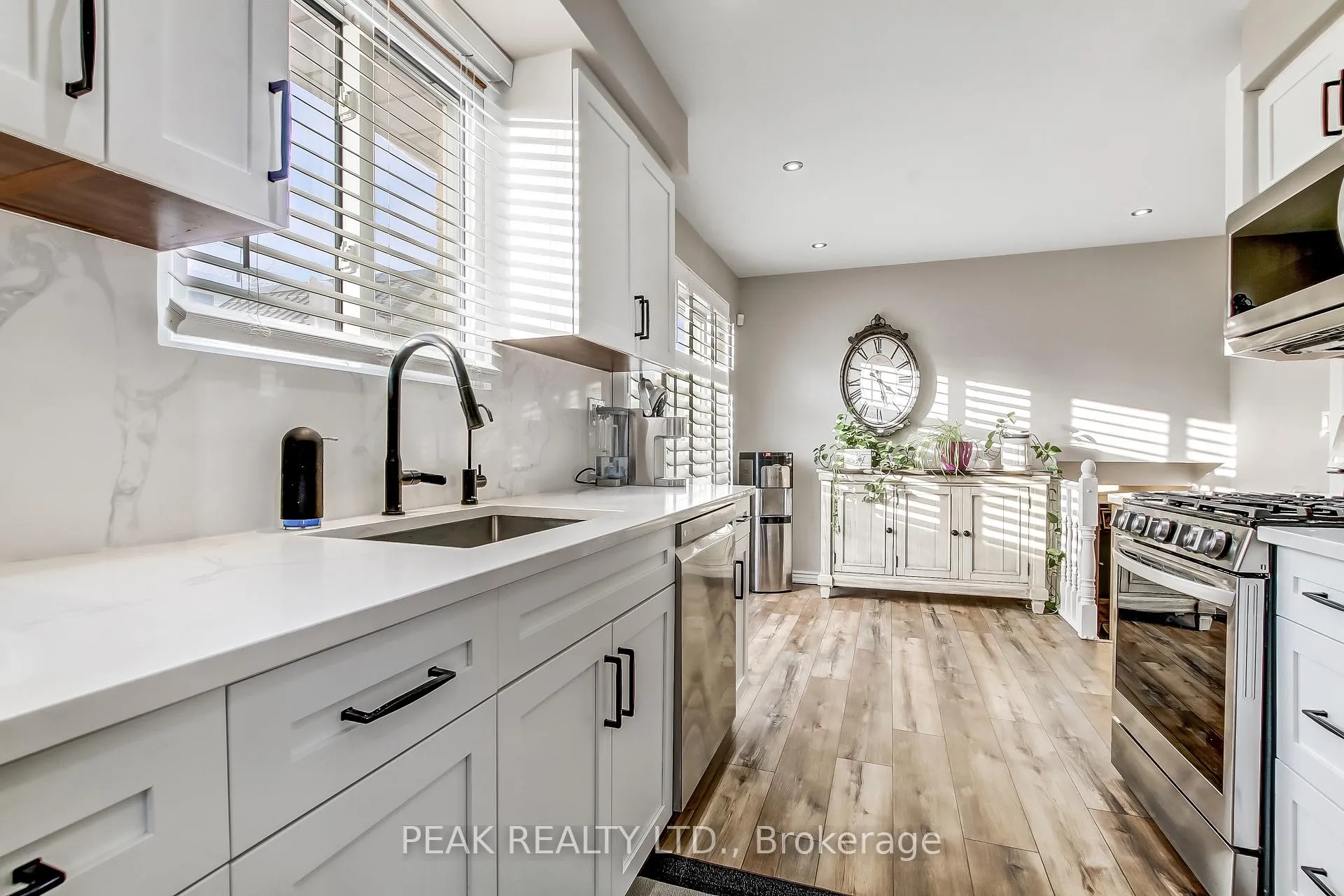 Photo 3 of 4 Maple Crescent, Brant, Paris — HOMEH