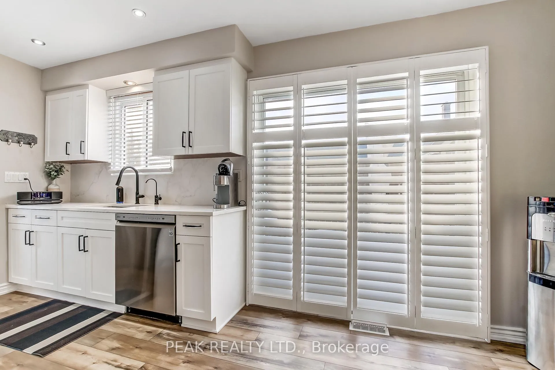Photo 6 of 4 Maple Crescent, Brant, Paris — HOMEH