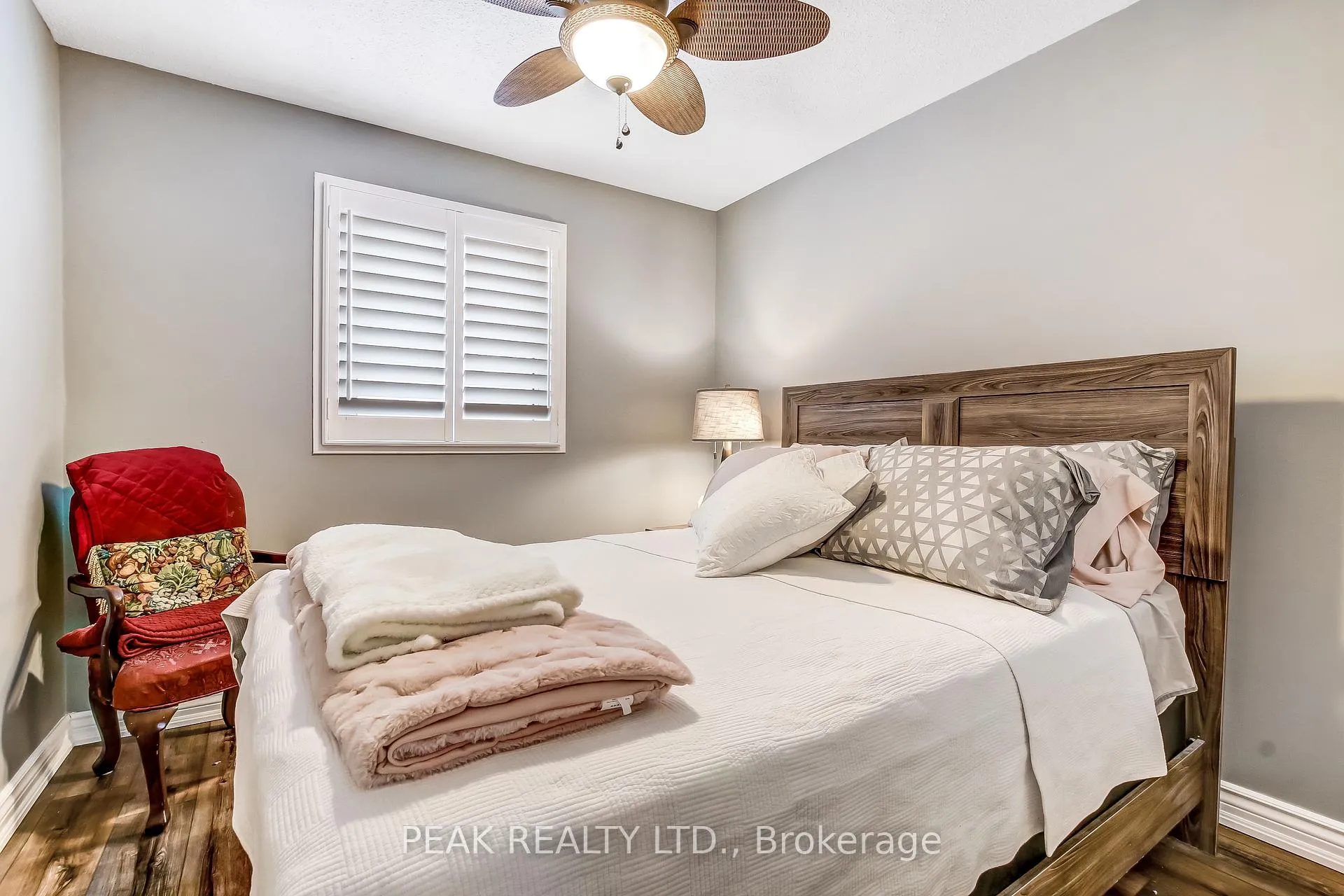 Photo 11 of 4 Maple Crescent, Brant, Paris — HOMEH