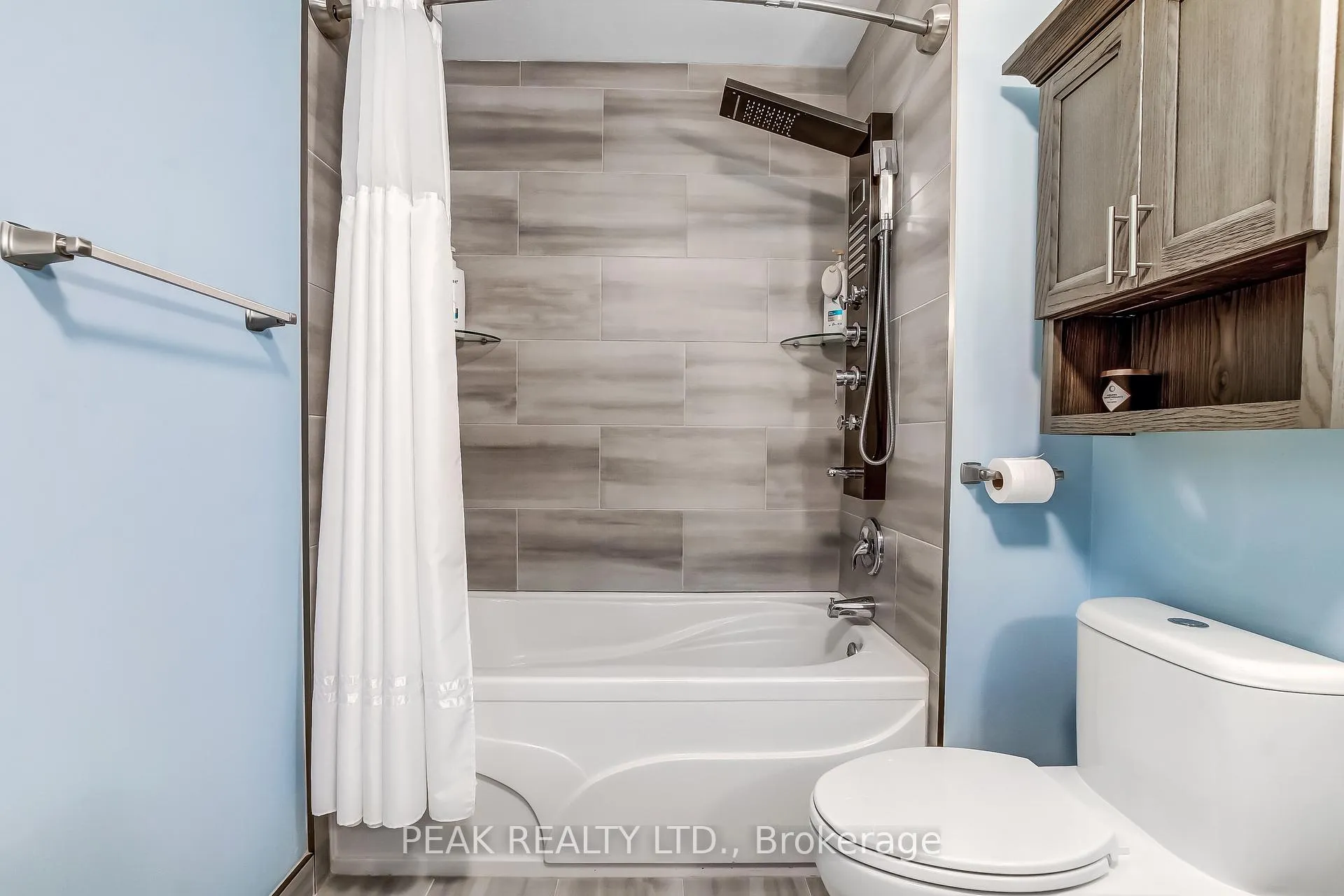 Photo 14 of 4 Maple Crescent, Brant, Paris — HOMEH