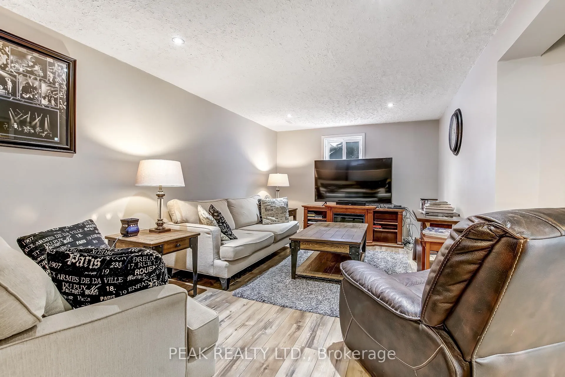 Photo 15 of 4 Maple Crescent, Brant, Paris — HOMEH