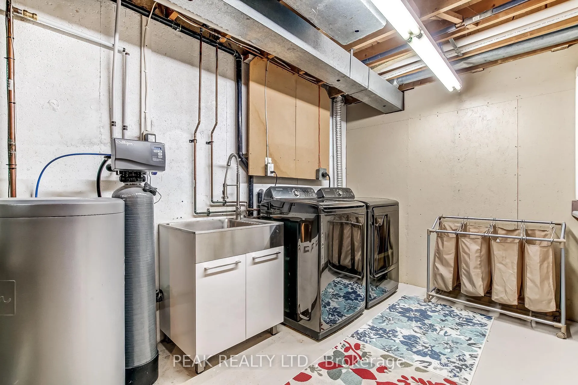 Photo 20 of 4 Maple Crescent, Brant, Paris — HOMEH